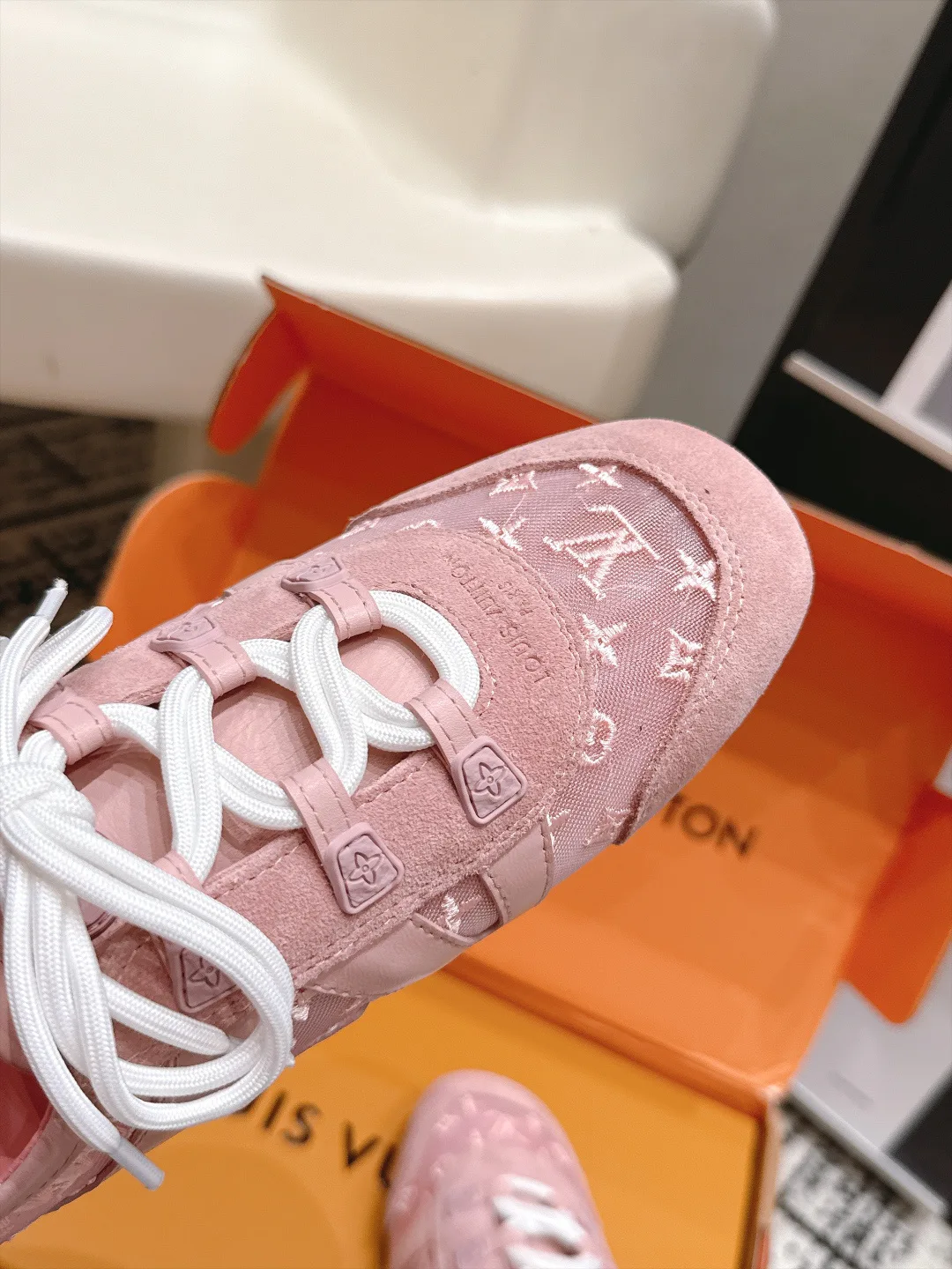 Women's Sneakers LOUIS VUITTON 17978319