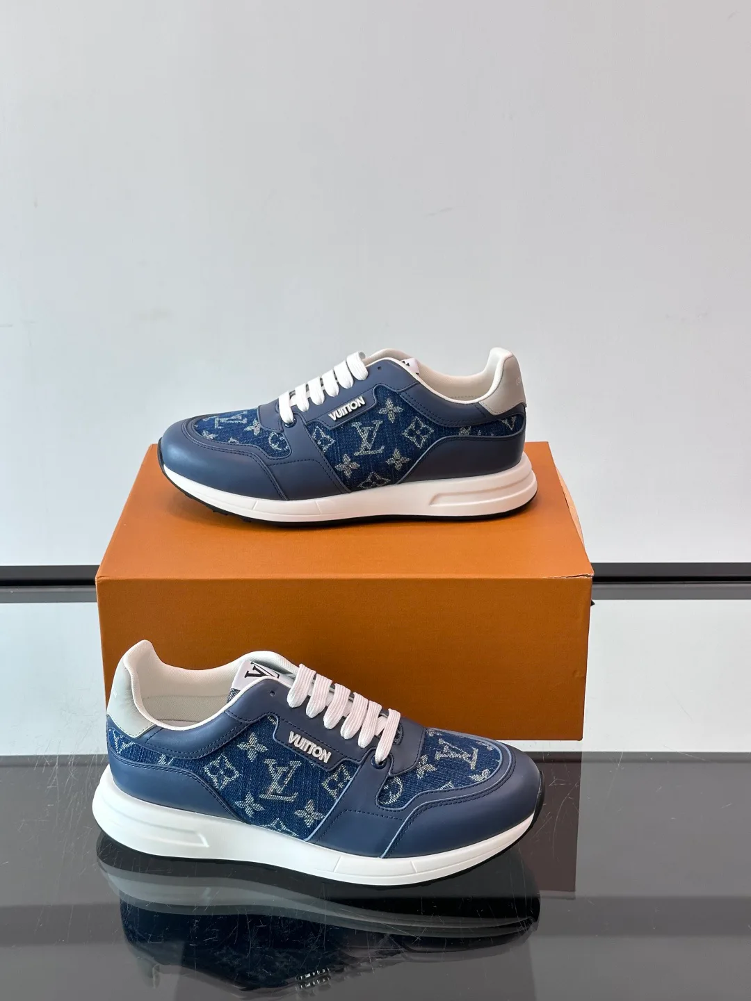 Men's Sneakers LOUIS VUITTON 18400561