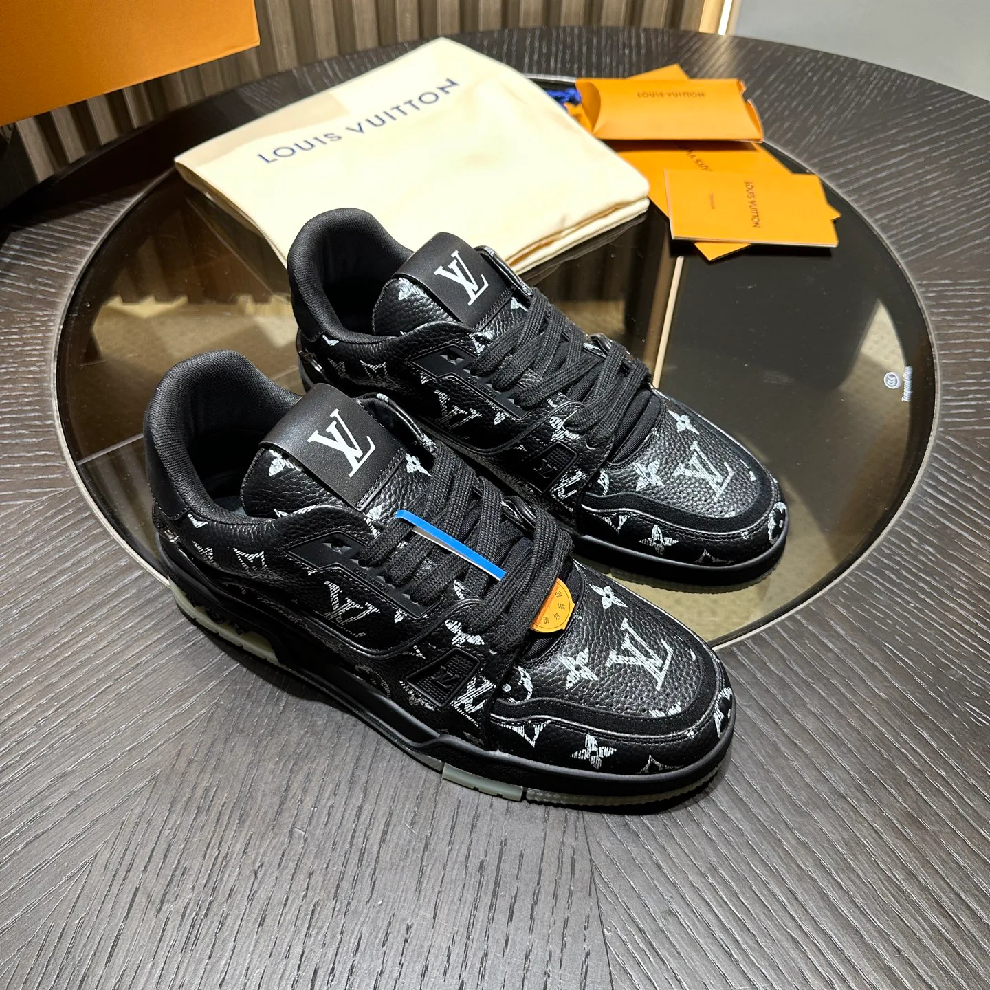 Men's Sneakers LOUIS VUITTON 18192420