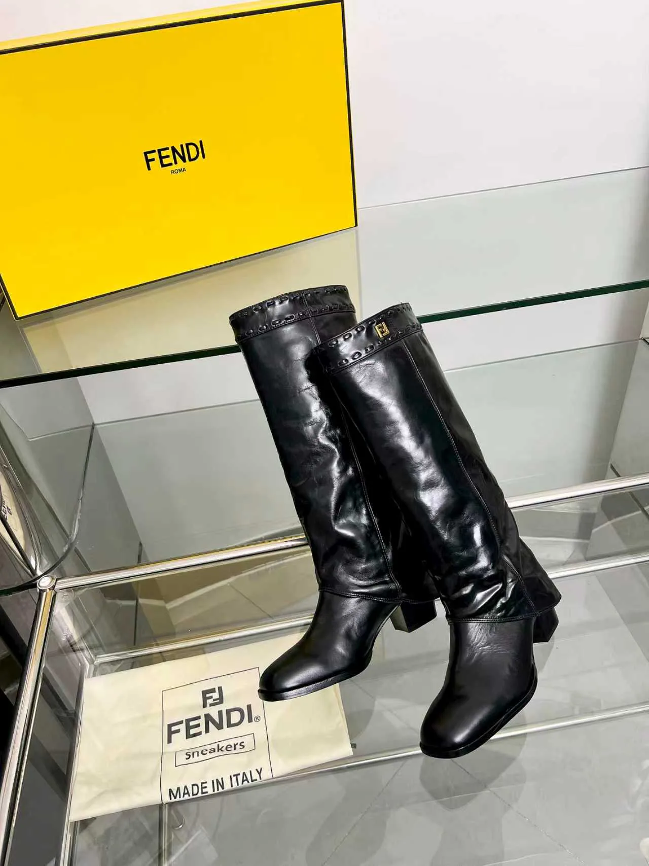 Women's Boots FENDI 18104315