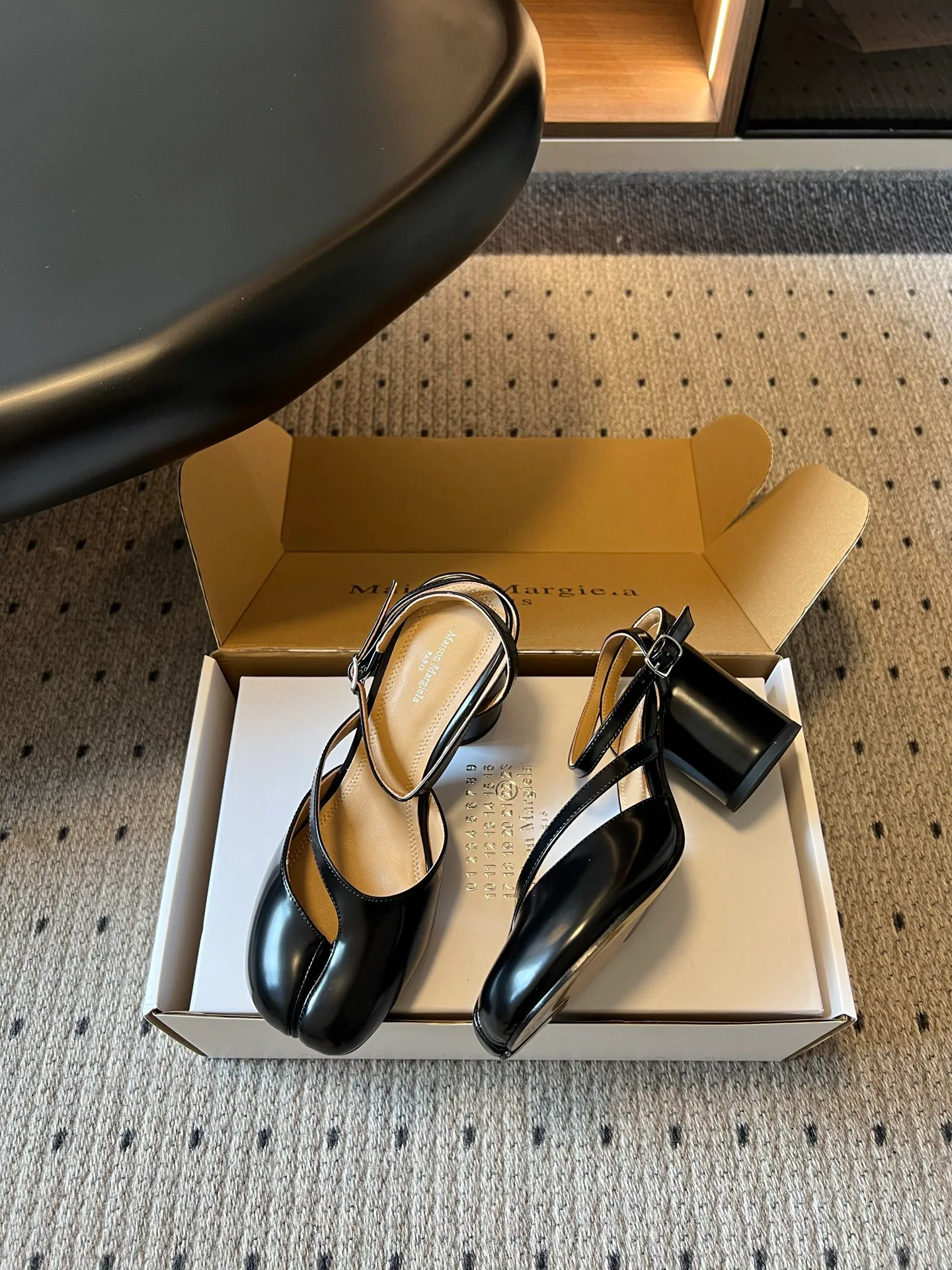 Women's Open-Toe Sandals MAISON MARGIELA 17686647