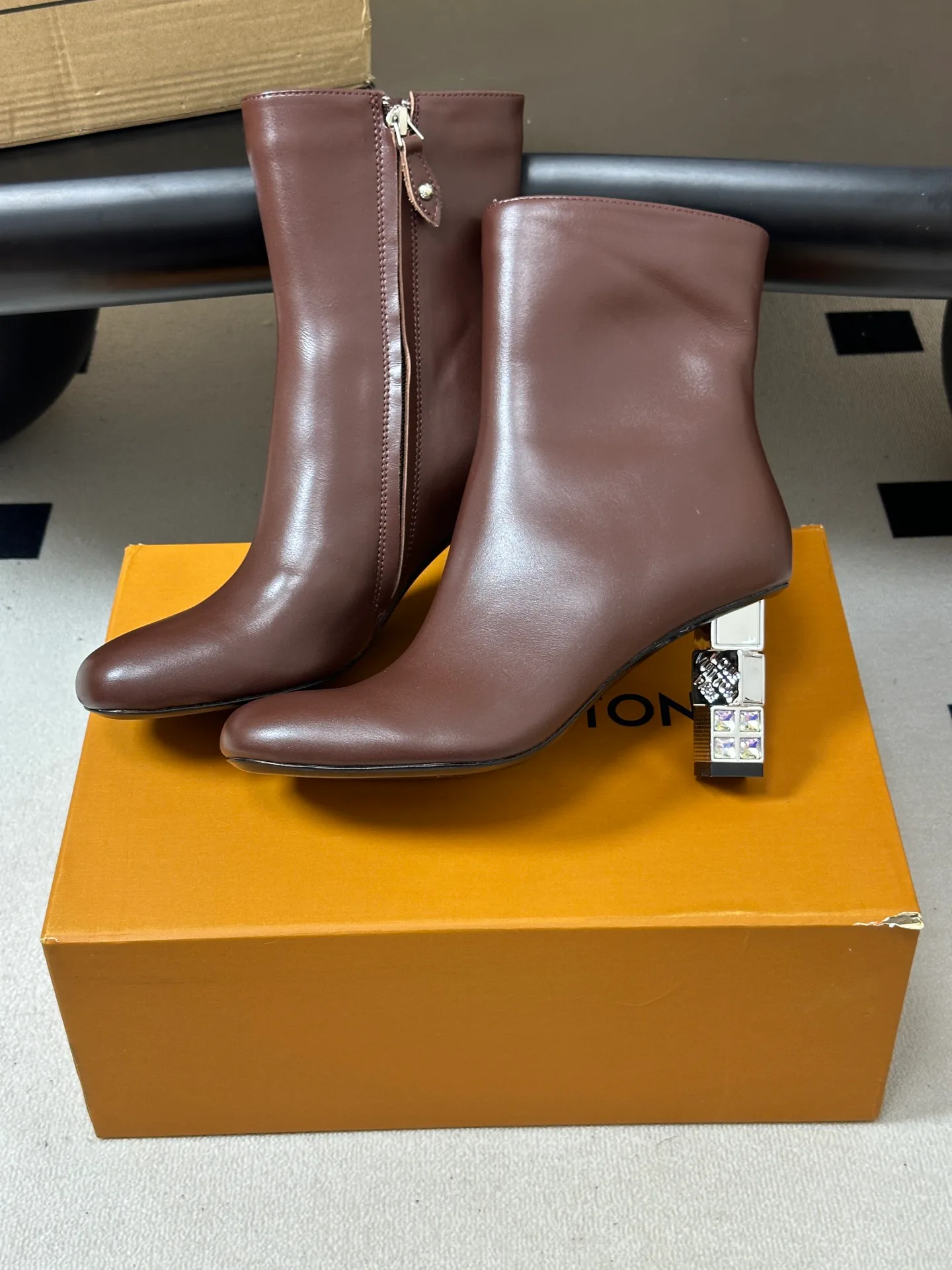 Women's Booties LOUIS VUITTON 18392550