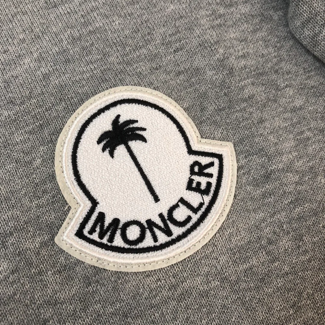 Men's Jumpers And Sweaters MONCLER 18002349