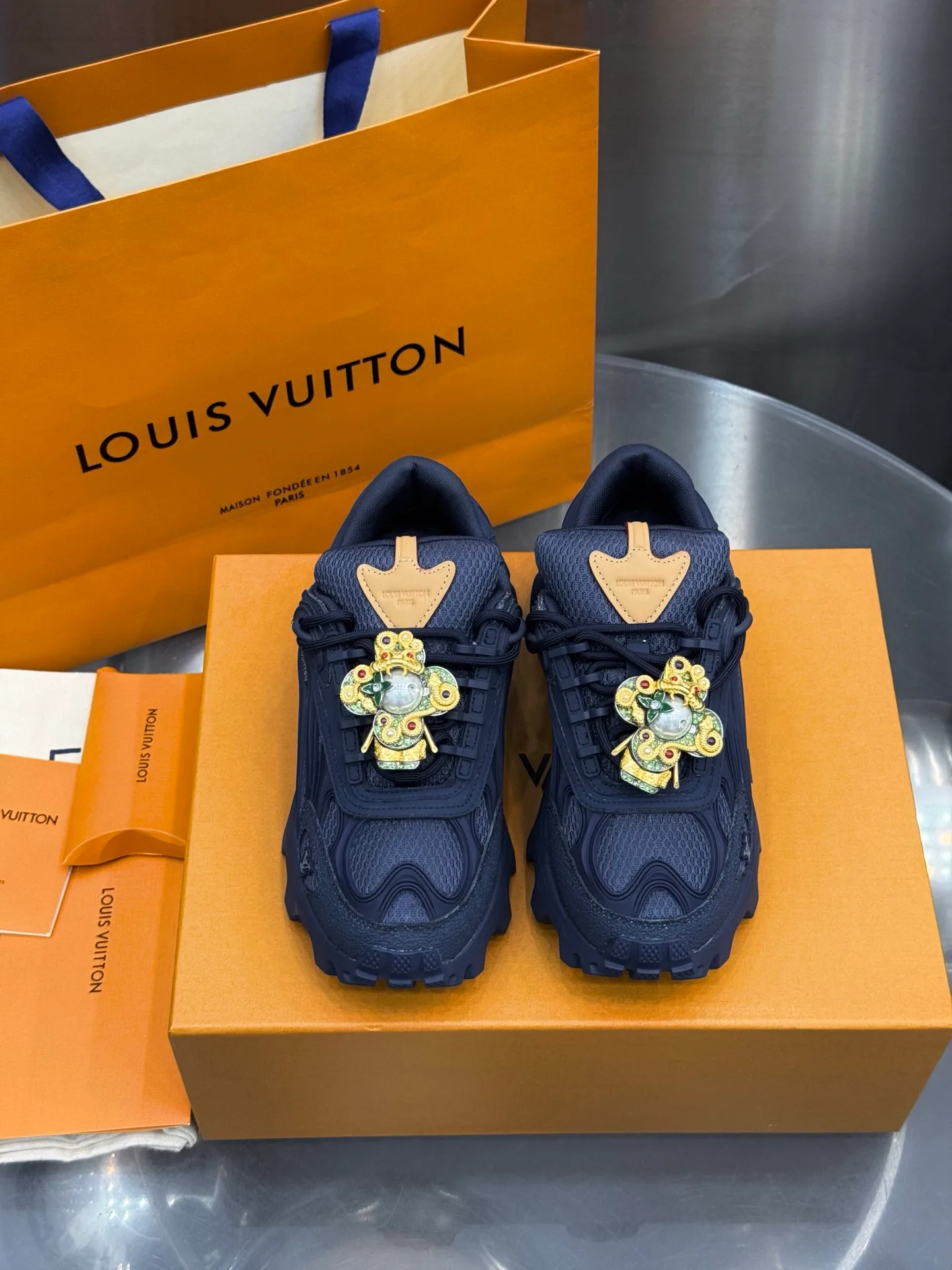Women's Sneakers LOUIS VUITTON 18202600