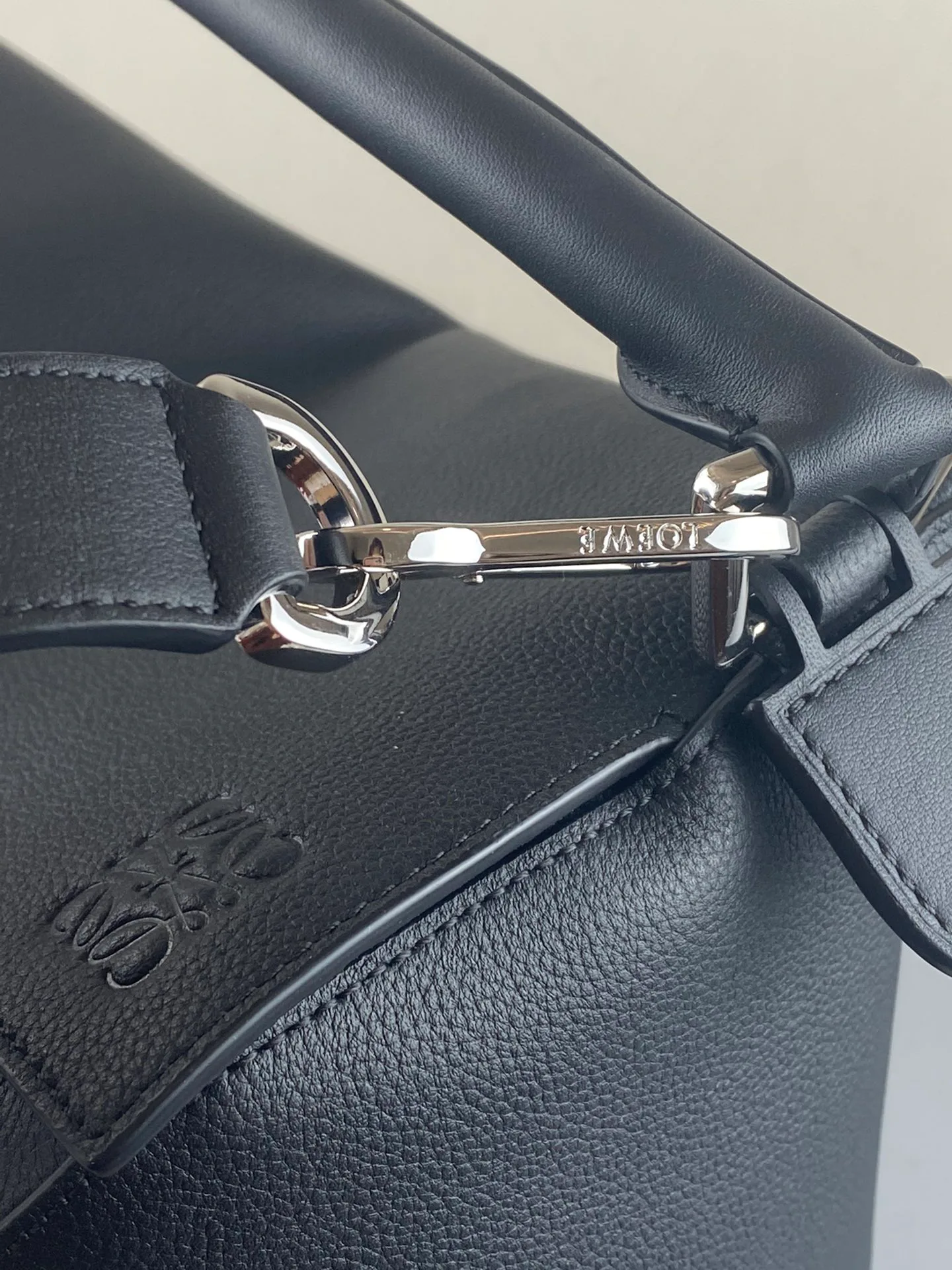 Women's Classic Handbags LOEWE 18177572