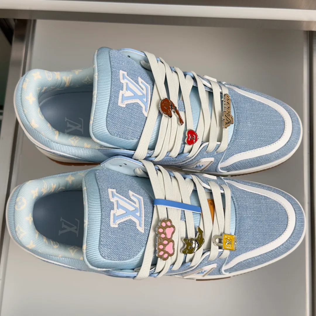 Women's Sneakers LOUIS VUITTON 17950309