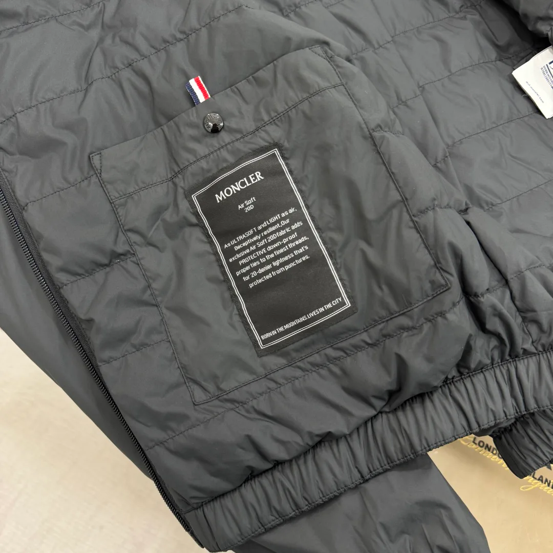 Men's Jackets And Down Jackets MONCLER 17827402