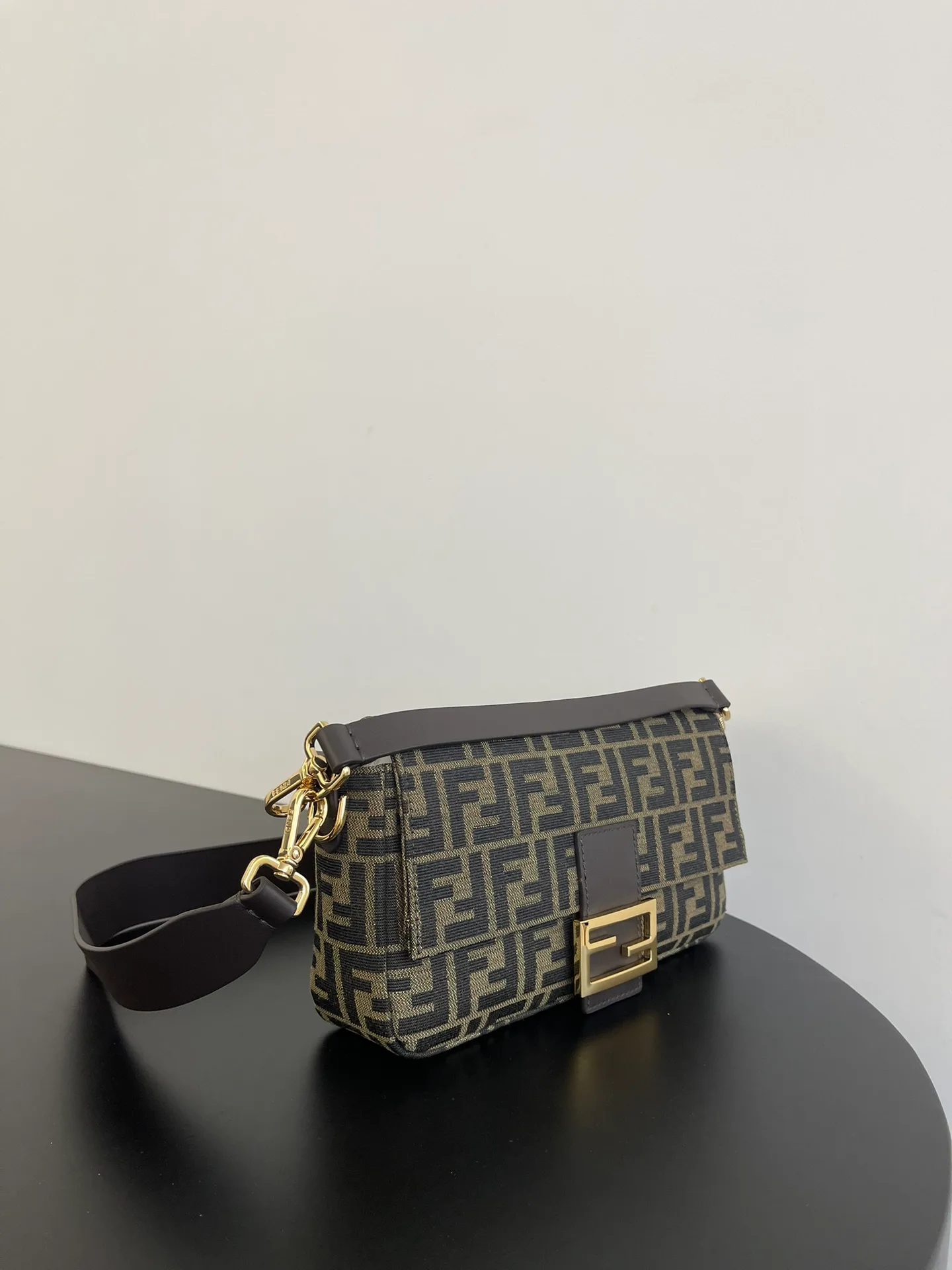 Women's Classic Handbags FENDI 17880618