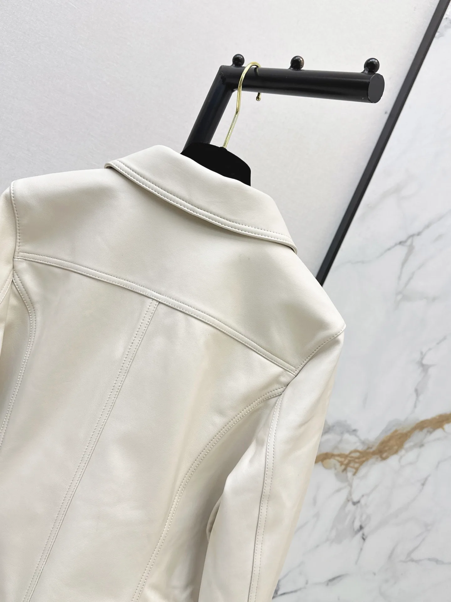 Women's Leather Jackets And Sheepskin Coats CHANEL 18173022