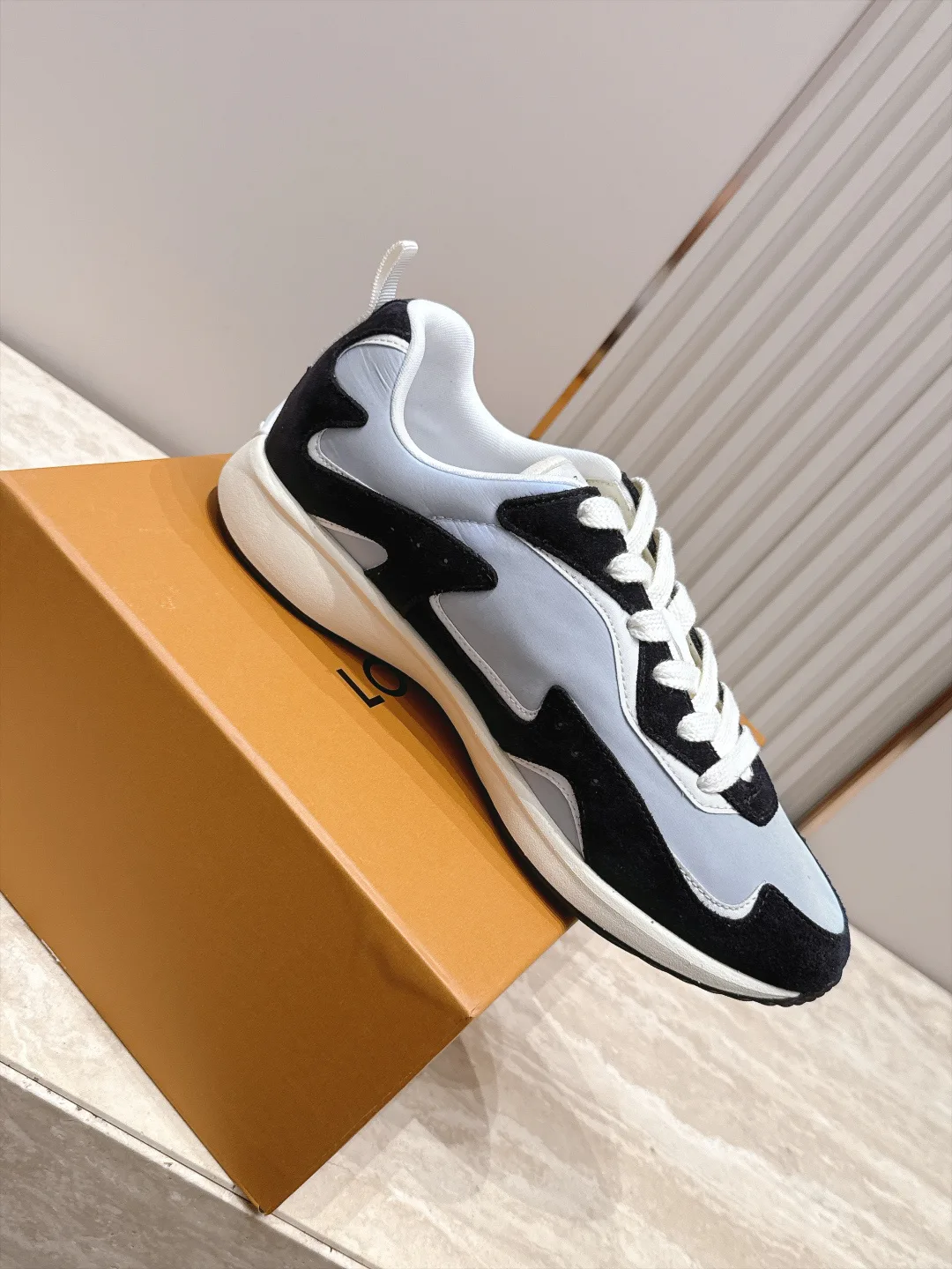 Men's Sneakers LOUIS VUITTON 17946645