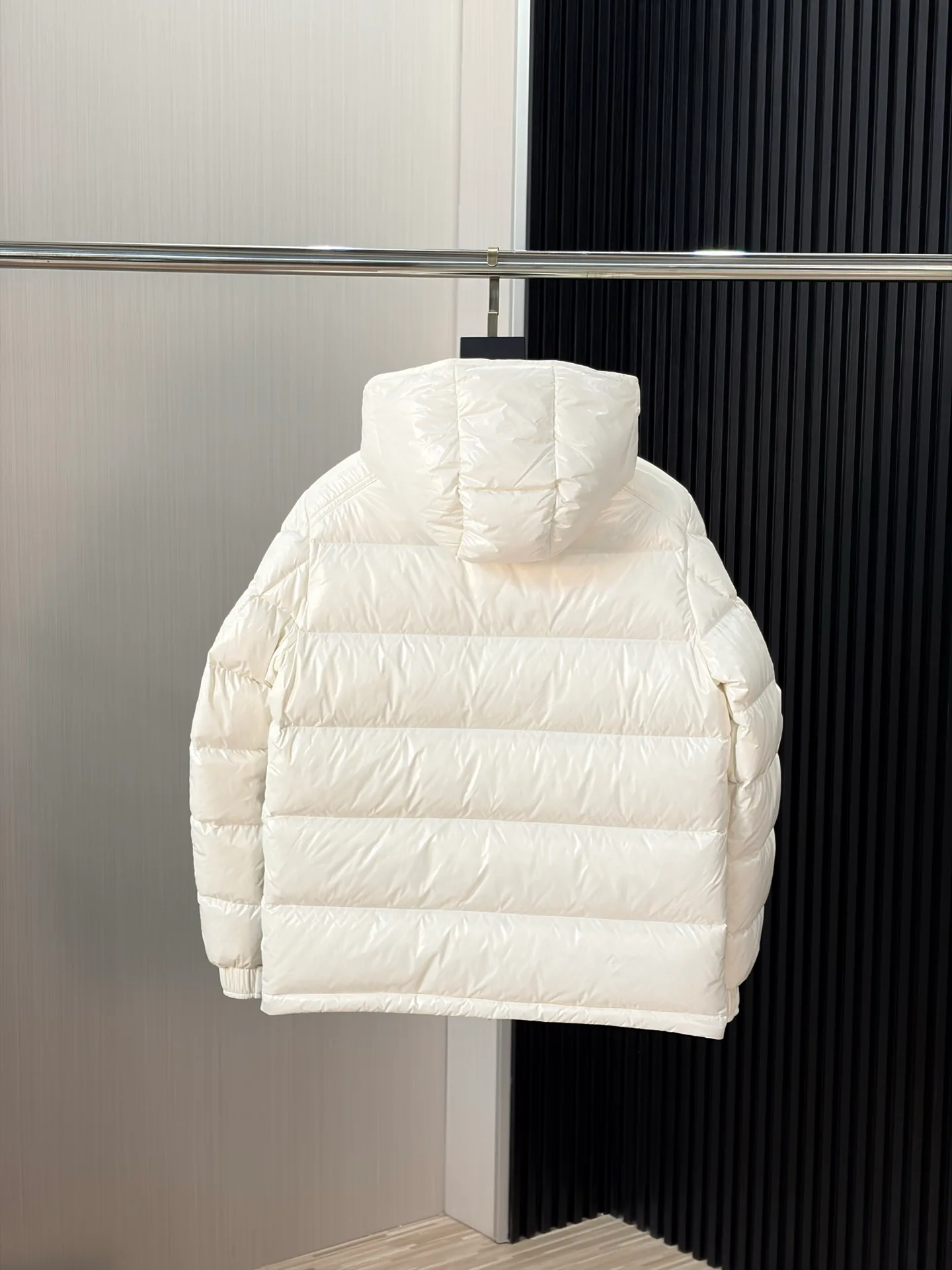 Women's Jackets And Down Jackets MONCLER 18228820