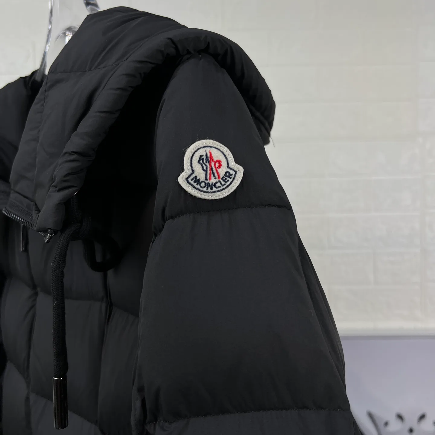 Women's Jackets And Down Jackets MONCLER 18326204
