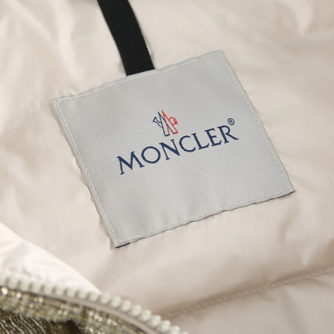 Women's Jackets And Down Jackets MONCLER 17964881