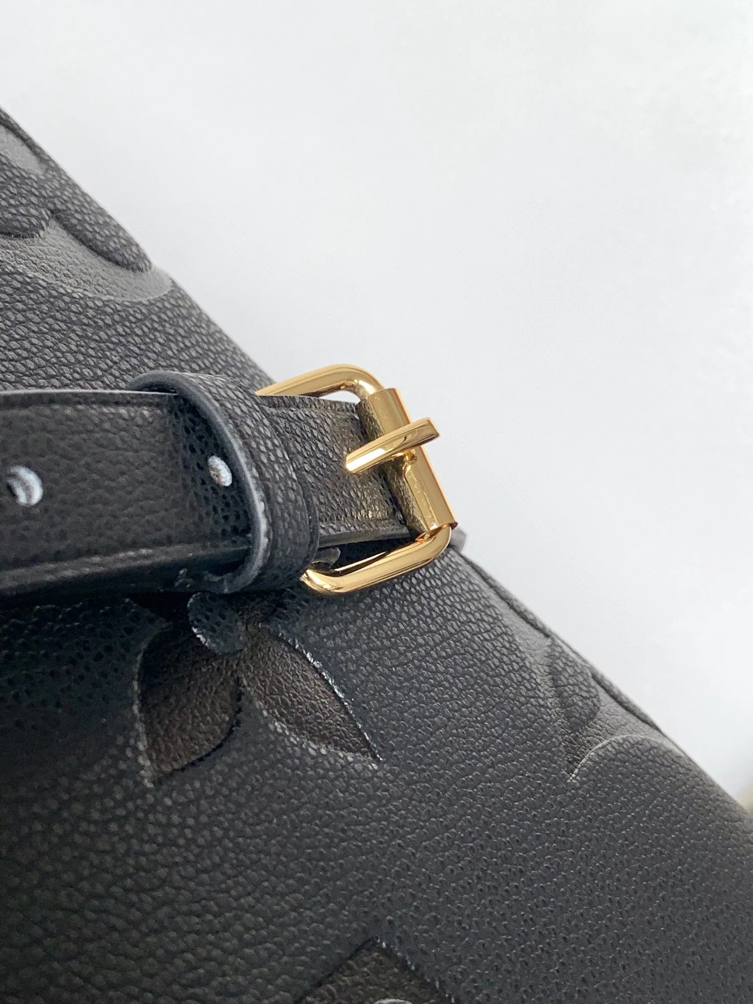 Women's Classic Handbags LOUIS VUITTON 17949193