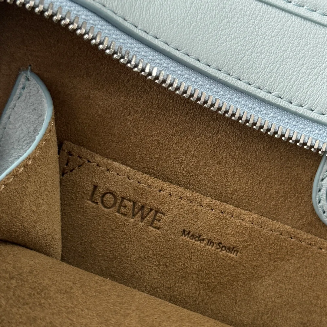 Women's Classic Handbags LOEWE 18229668