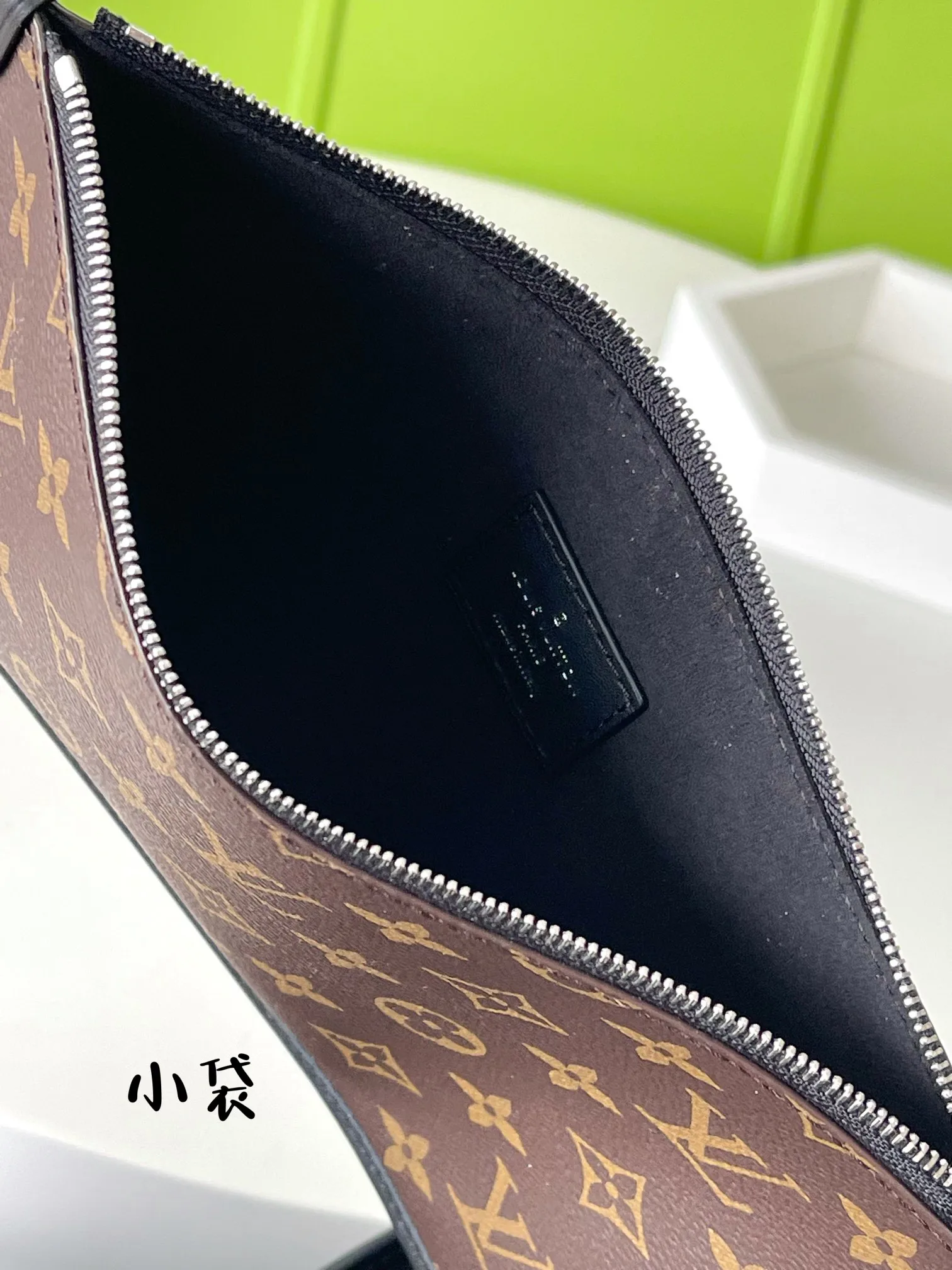 Women's Classic Handbags LOUIS VUITTON 18412654