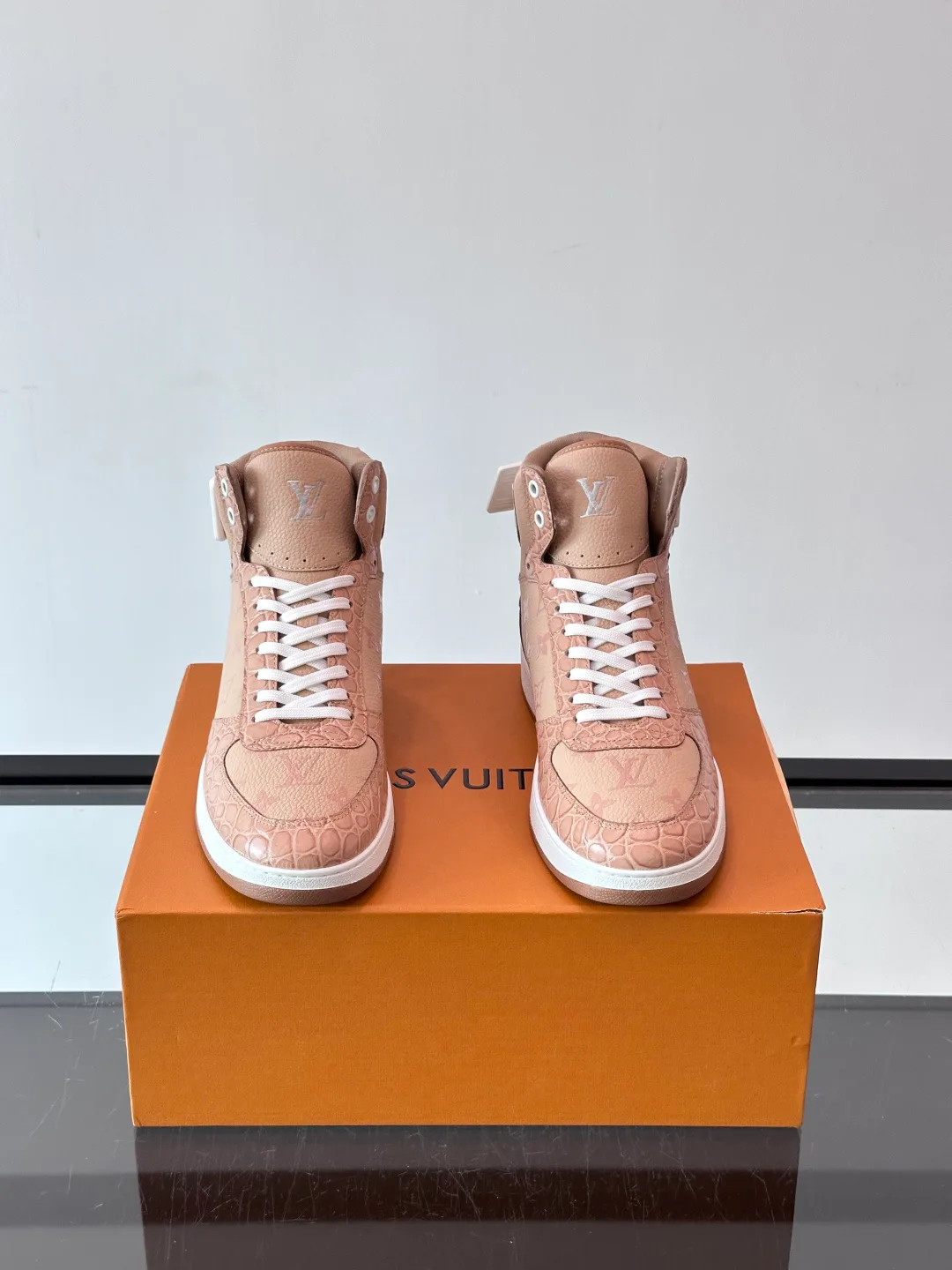 Men's Sneakers LOUIS VUITTON 18400604