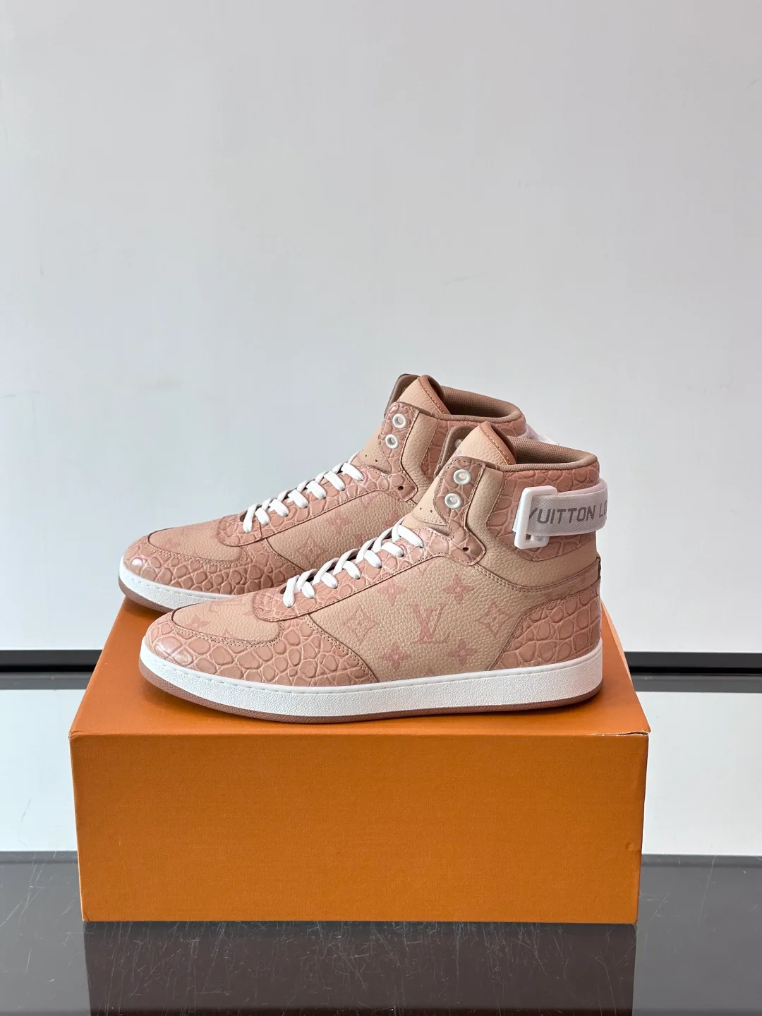Men's Sneakers LOUIS VUITTON 18400604