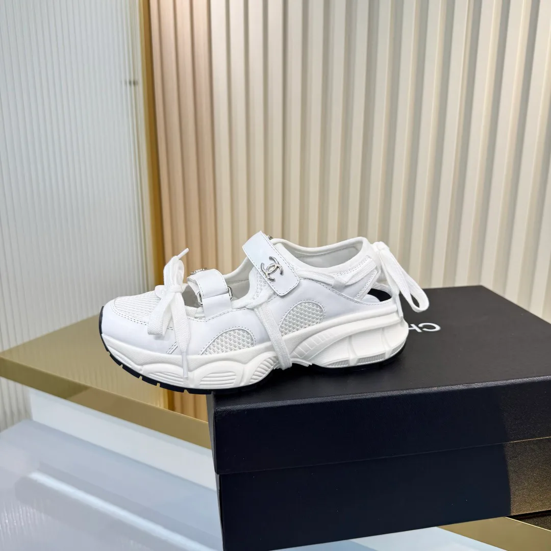 Women's Sneakers CHANEL 18366970
