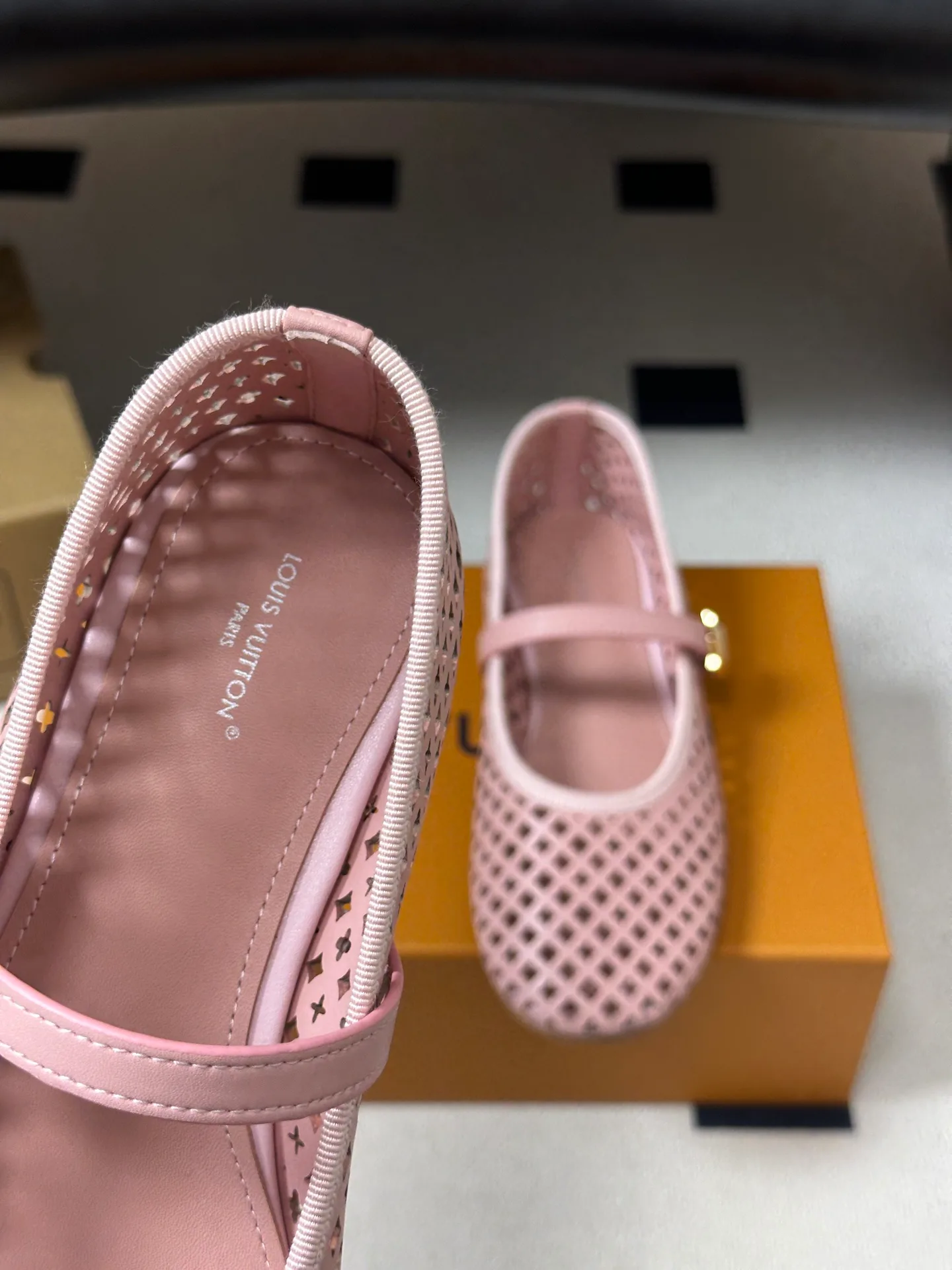 Women's Ballet Flats LOUIS VUITTON 17768177