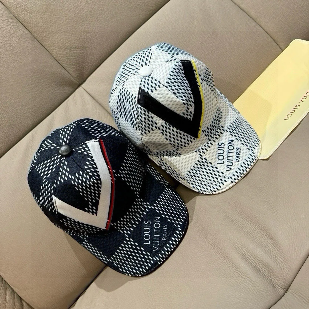 Hats LOUIS VUITTON 17604820