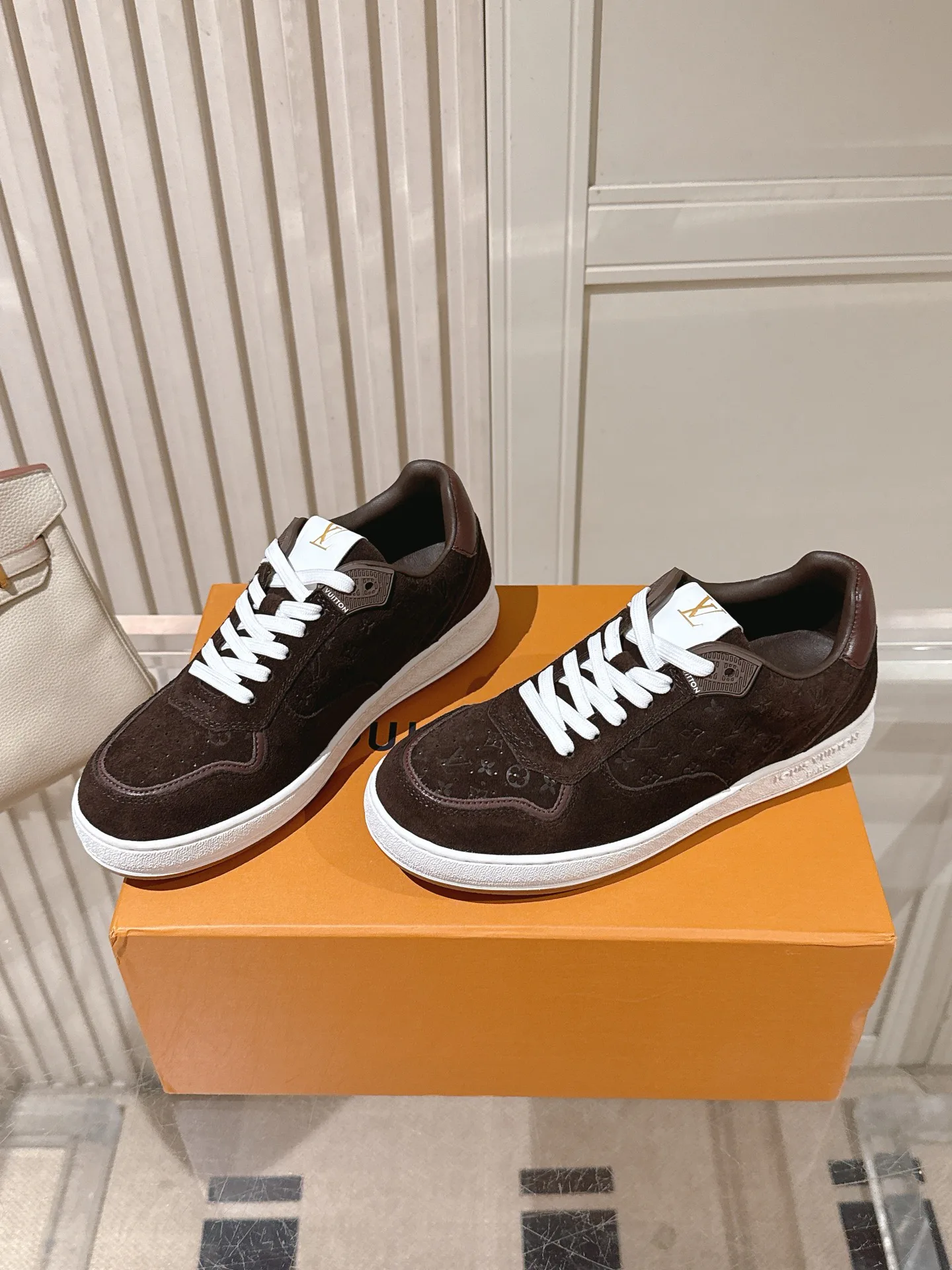 Women's Sneakers LOUIS VUITTON 18260223