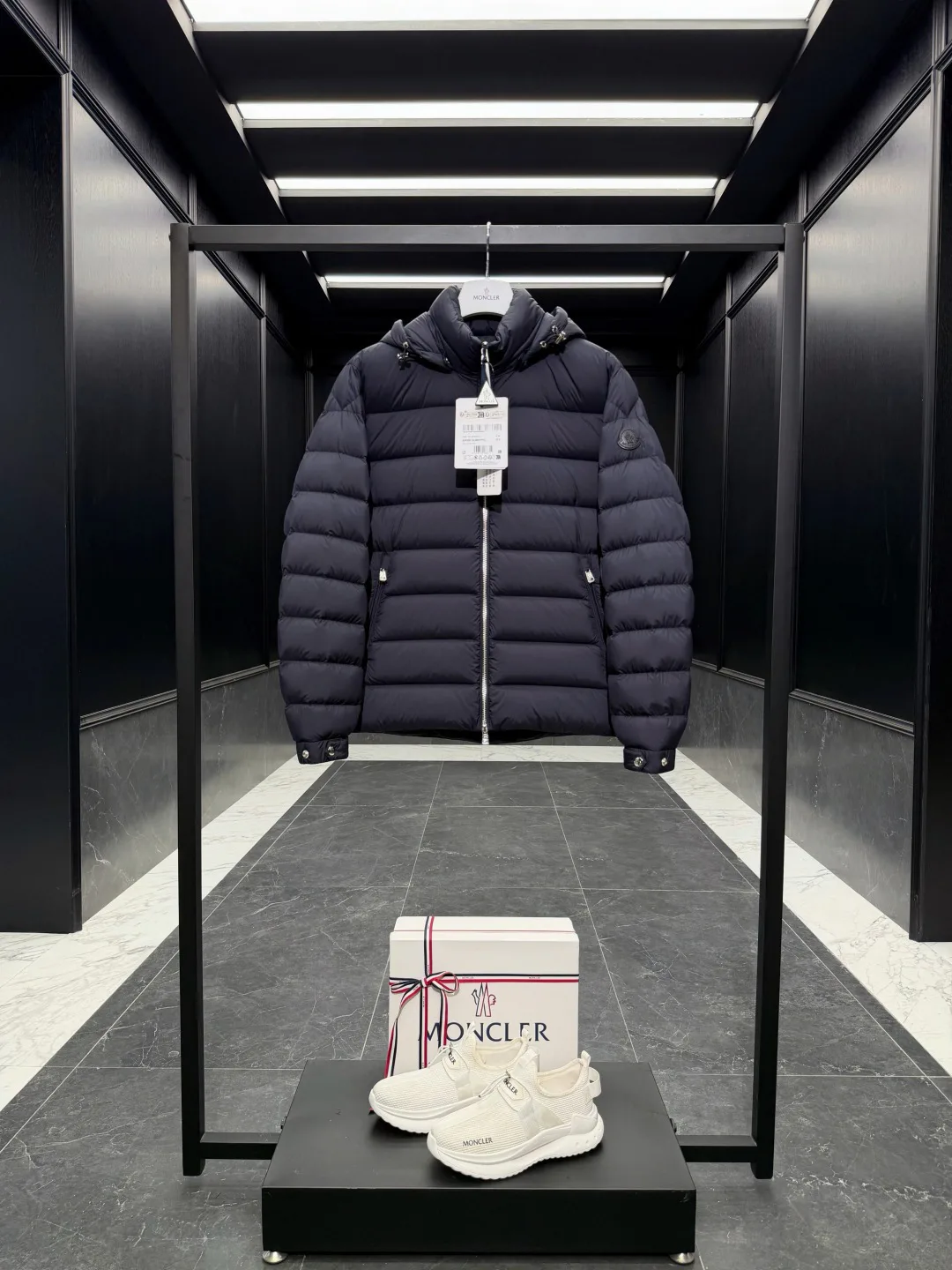 Men's Jackets And Down Jackets MONCLER 18416879