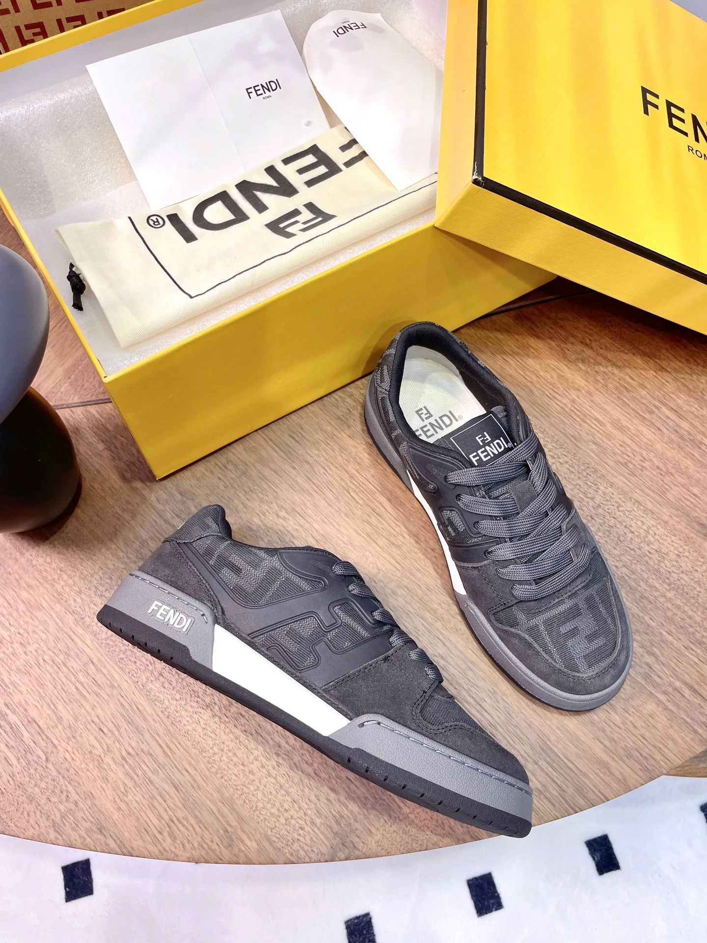 Women's Sneakers FENDI 17957367