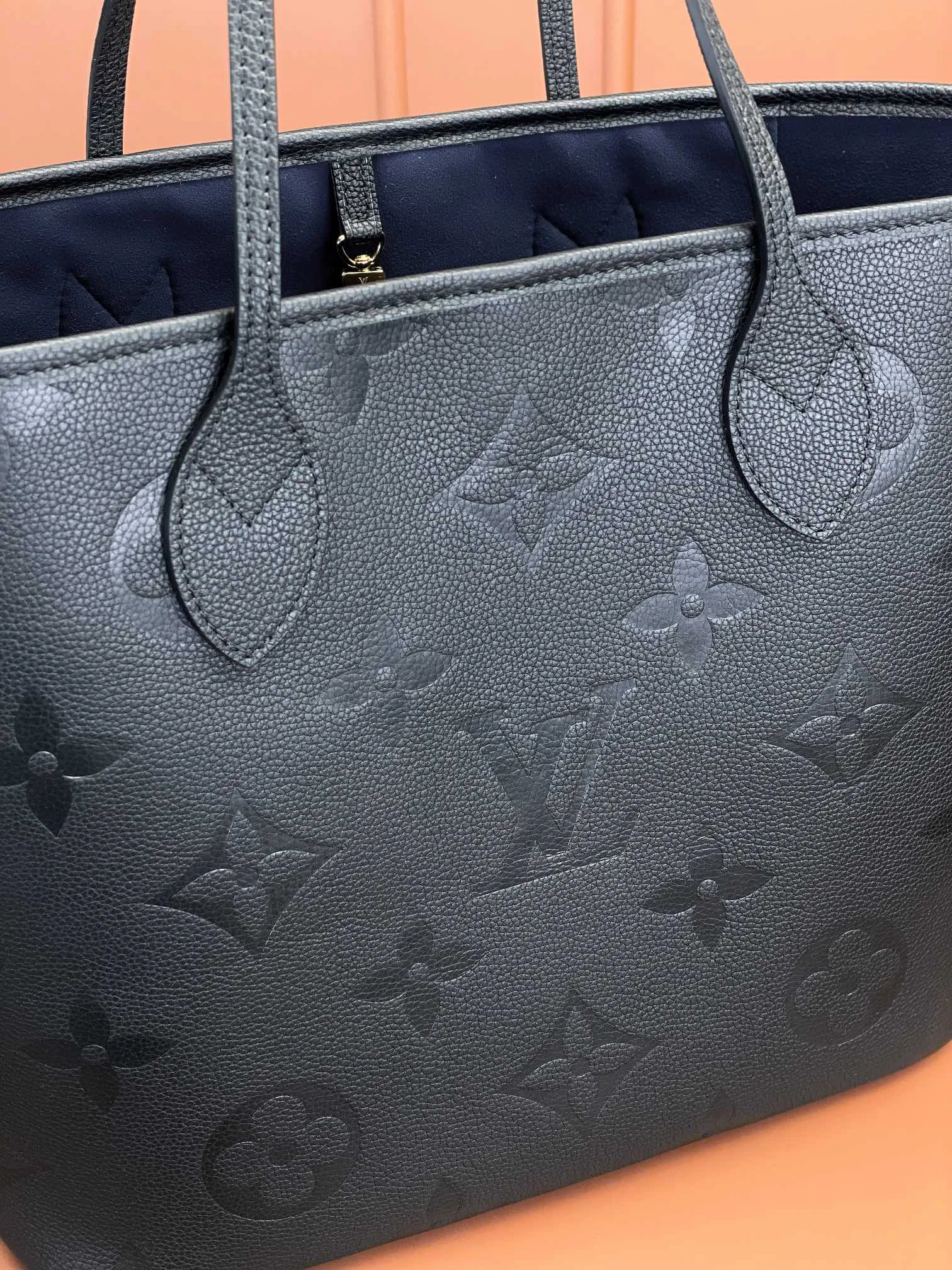 Women's Classic Handbags LOUIS VUITTON 17844902