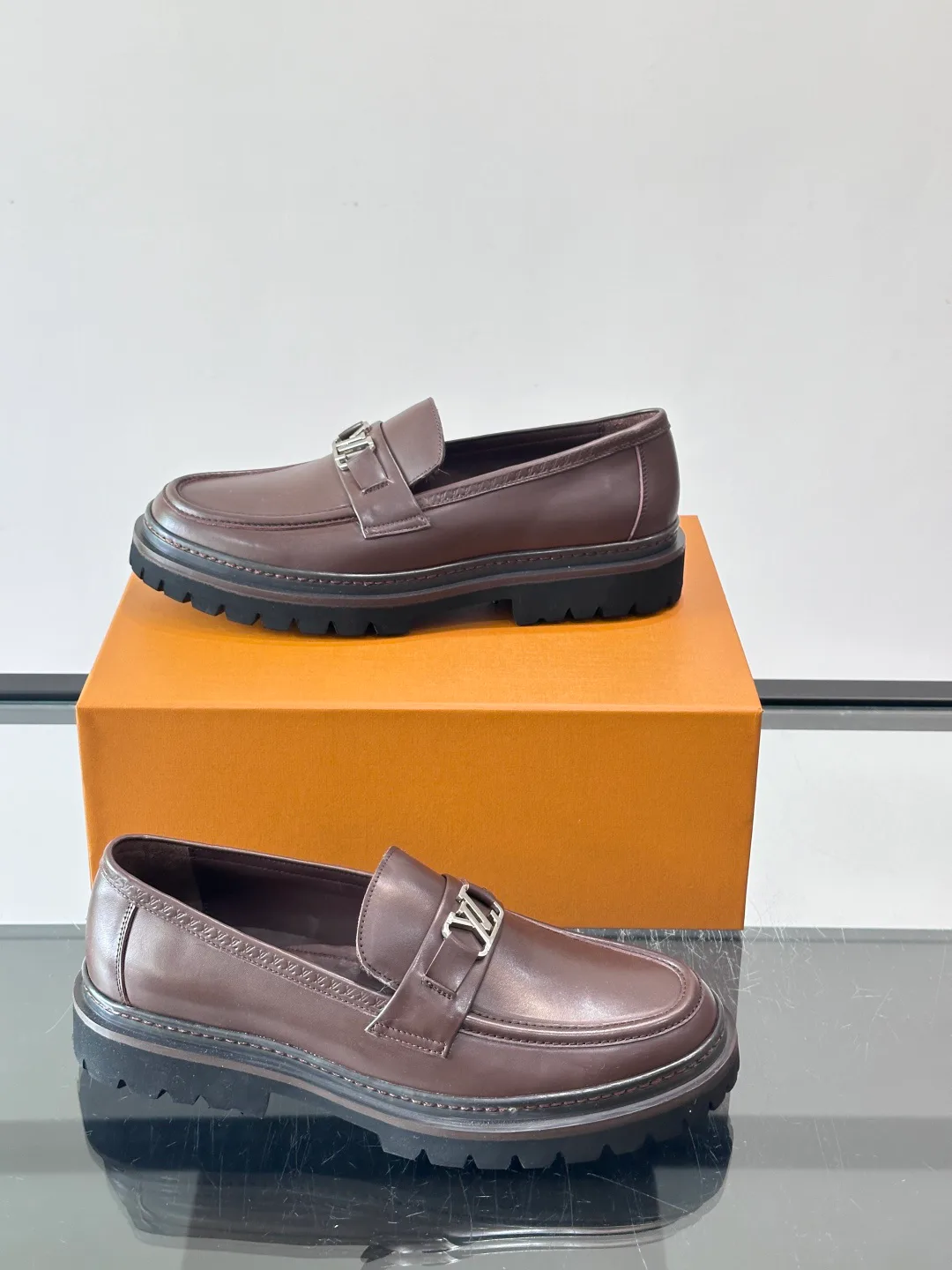 Men's Loafers And Dress Shoes LOUIS VUITTON 17646072