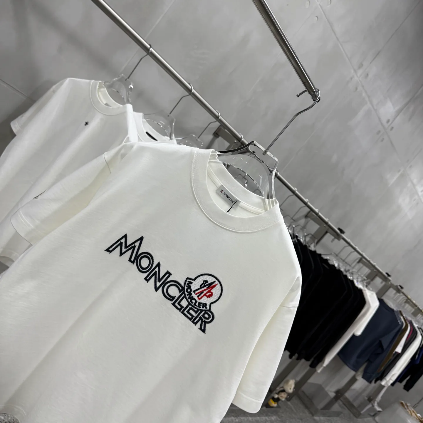 Men's T-Shirts MONCLER 18368631