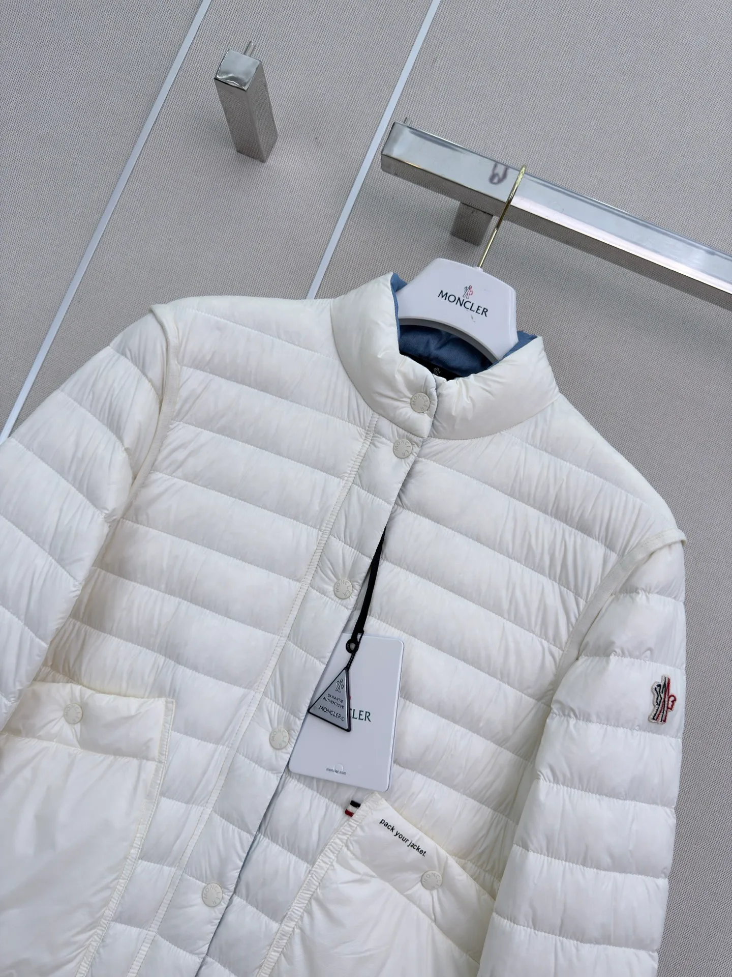 Women's Jackets And Down Jackets MONCLER 17919453