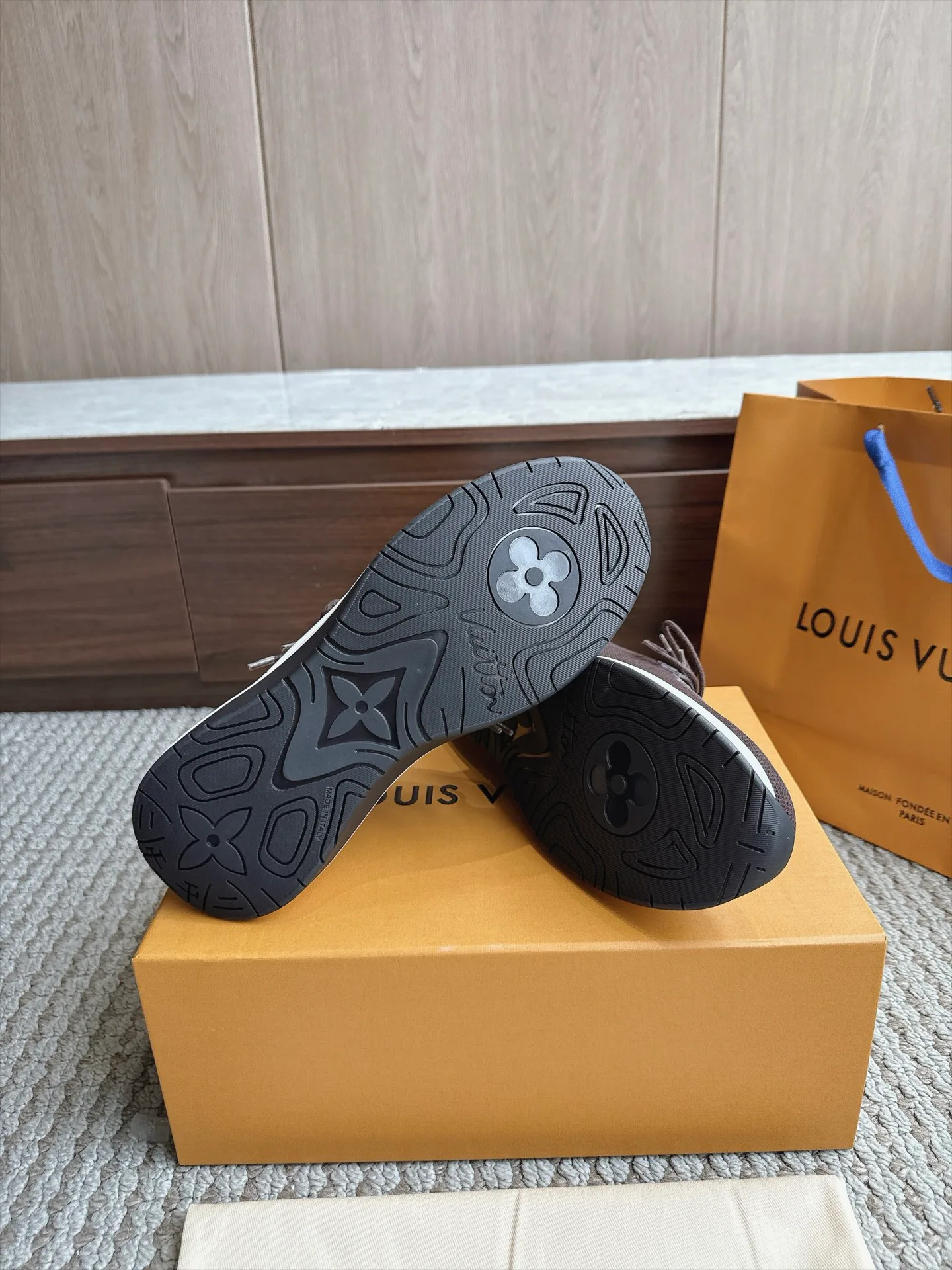 Men's Sneakers LOUIS VUITTON 18333250