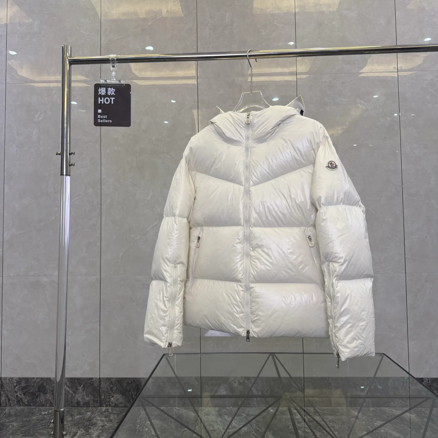 Women's Jackets And Down Jackets MONCLER 18391717