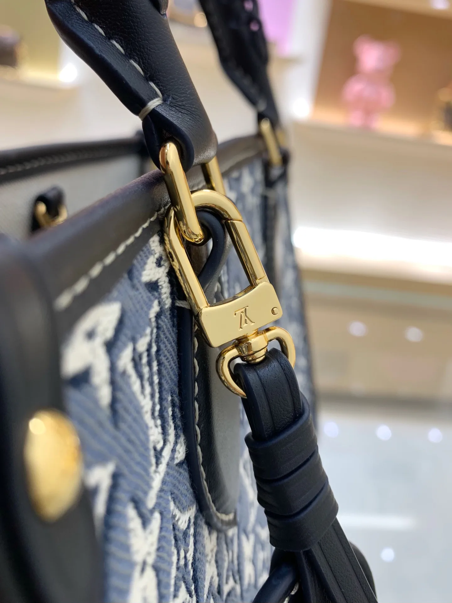 Women's Classic Handbags LOUIS VUITTON 18461033