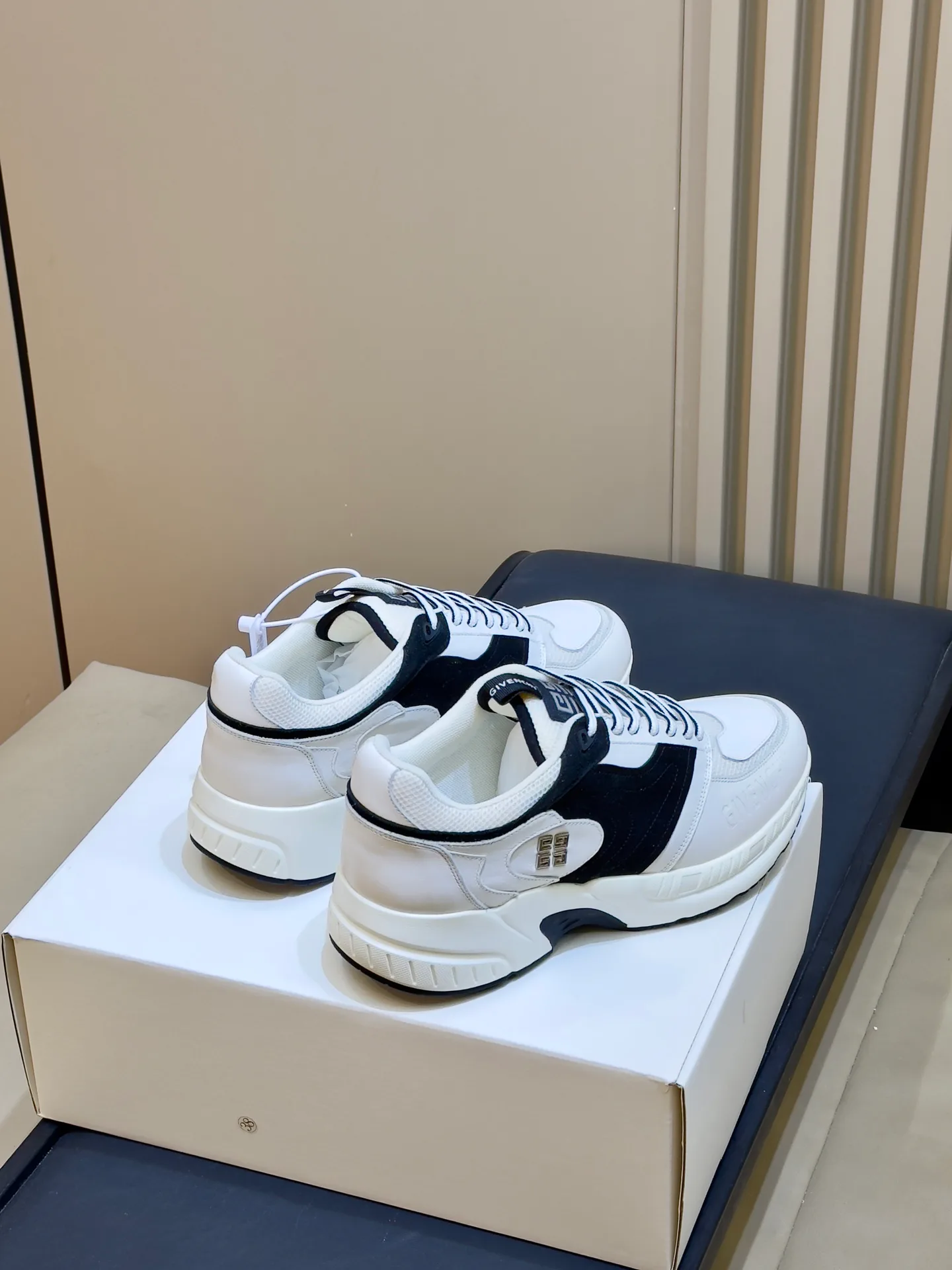 Women's Sneakers GIVENCHY 18073544