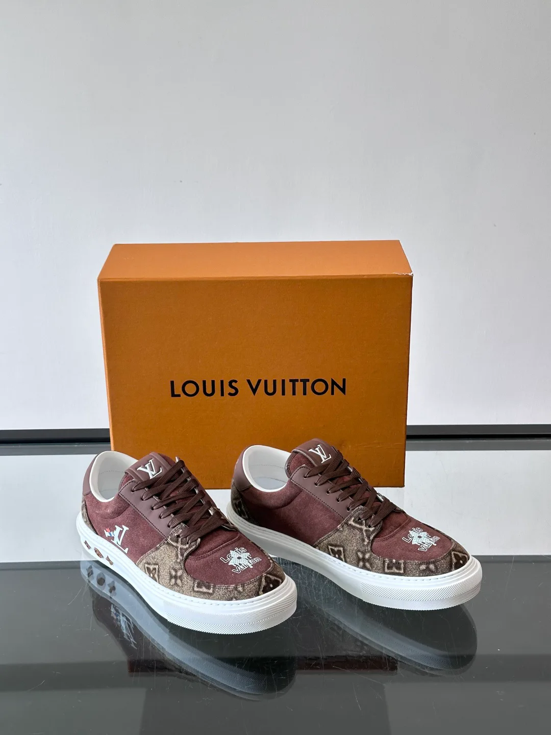 Women's Sneakers LOUIS VUITTON 17037734