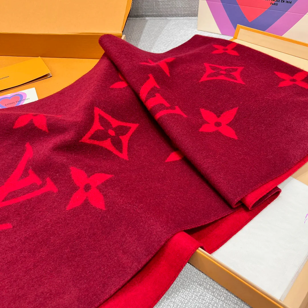 Scarves LOUIS VUITTON 18210431