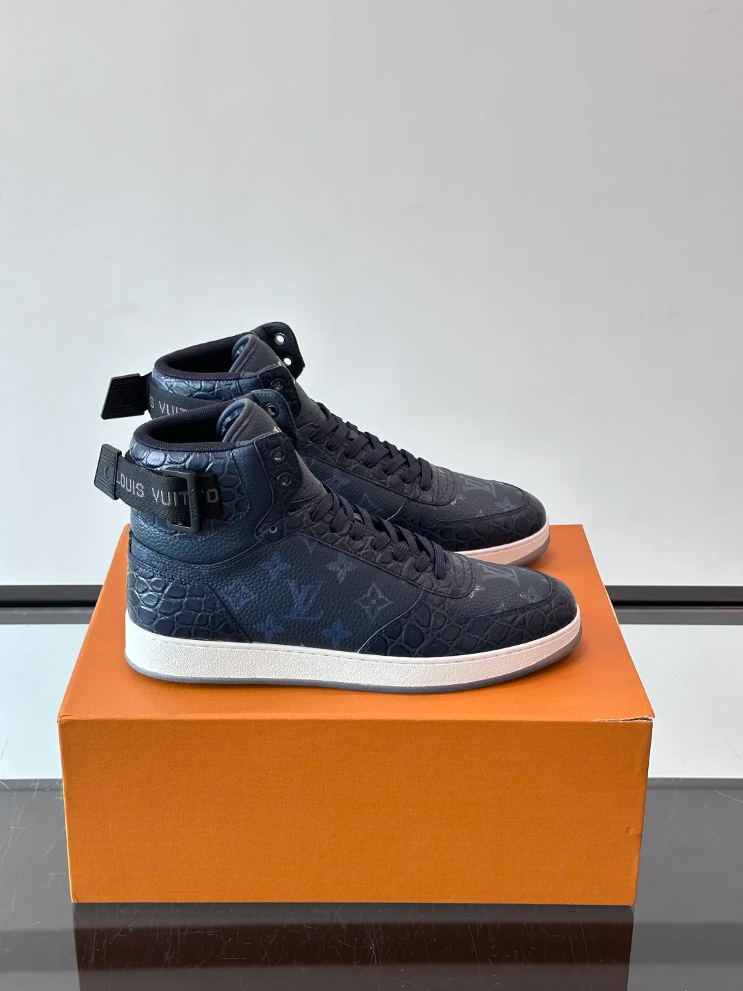 Men's Sneakers LOUIS VUITTON 18400603