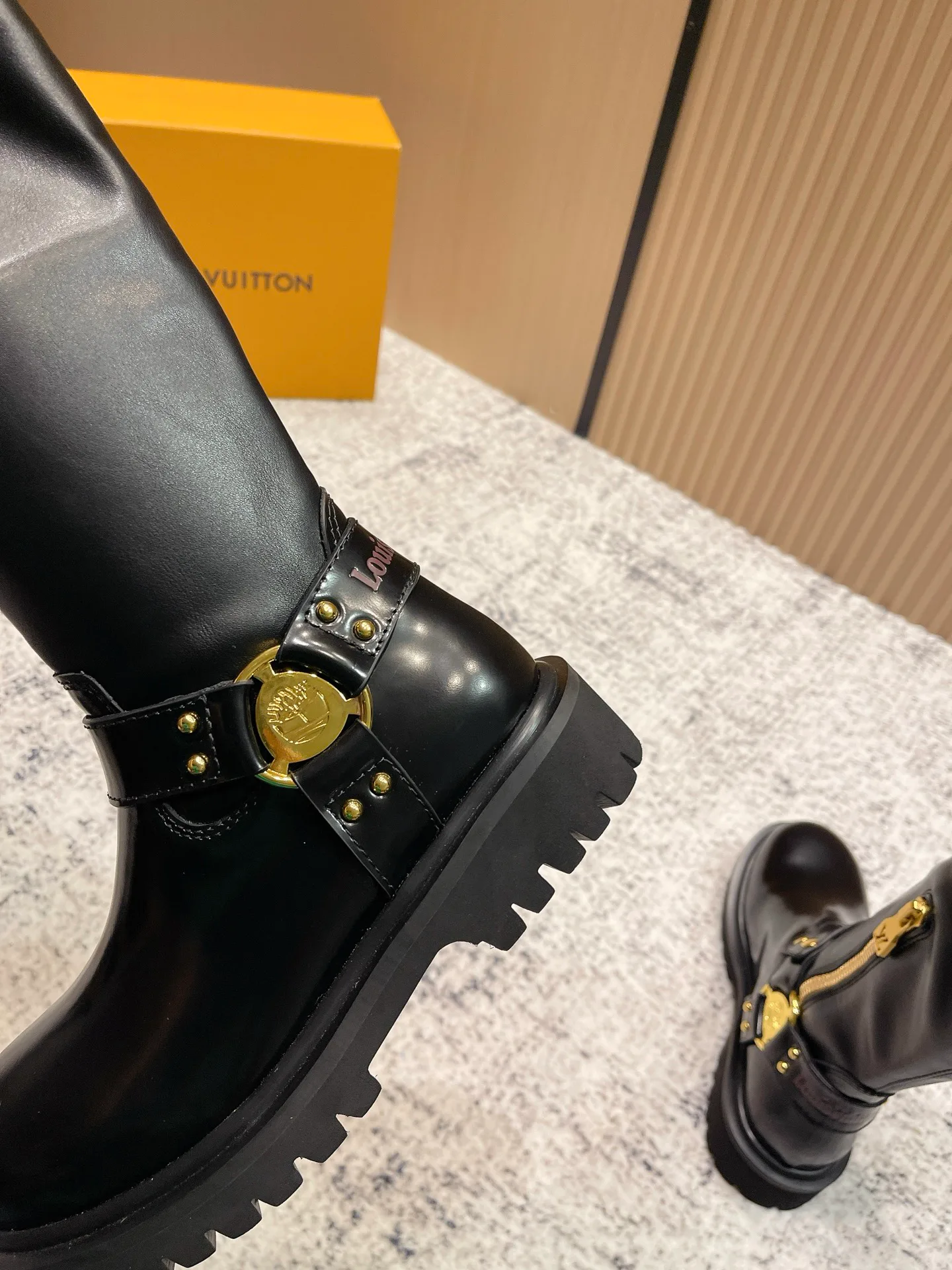 Ботинки Женские Louis Vuitton 18618976