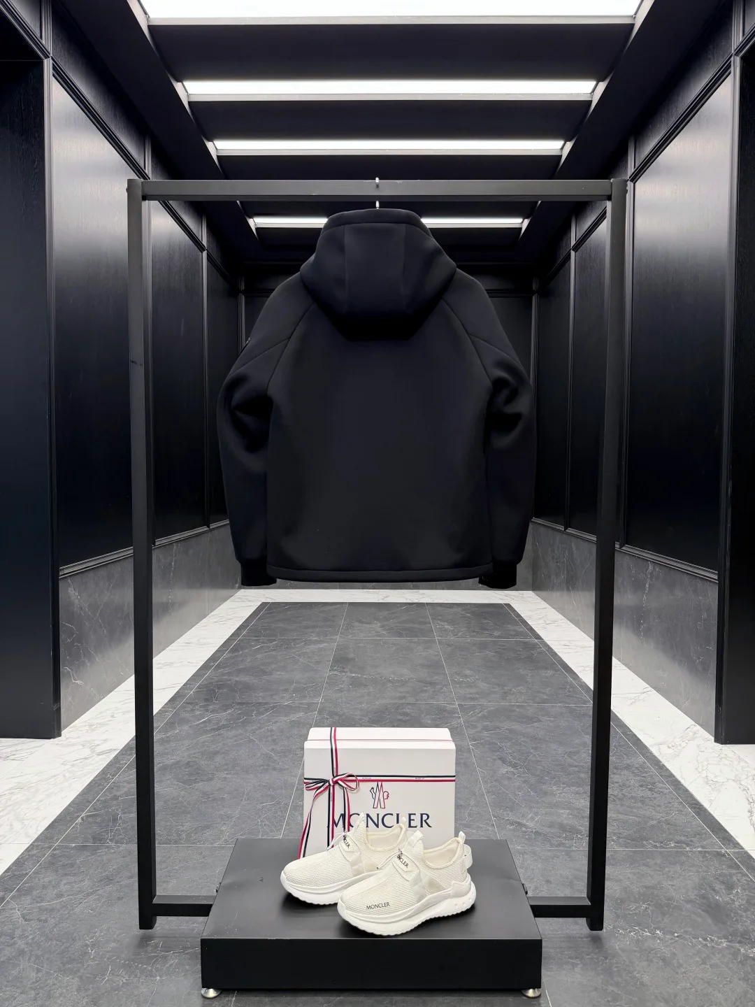 Men's Jackets And Down Jackets MONCLER 18007864