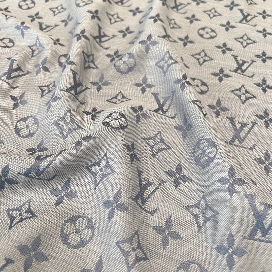 Scarves LOUIS VUITTON 17905172