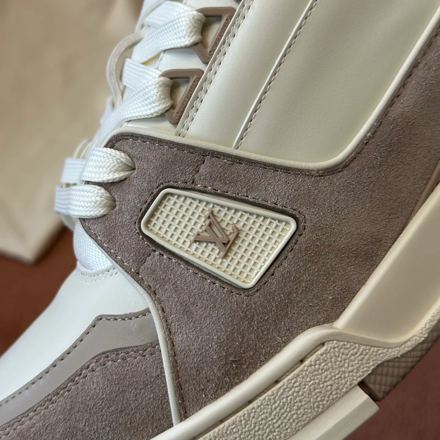 Men's Sneakers LOUIS VUITTON 18039909