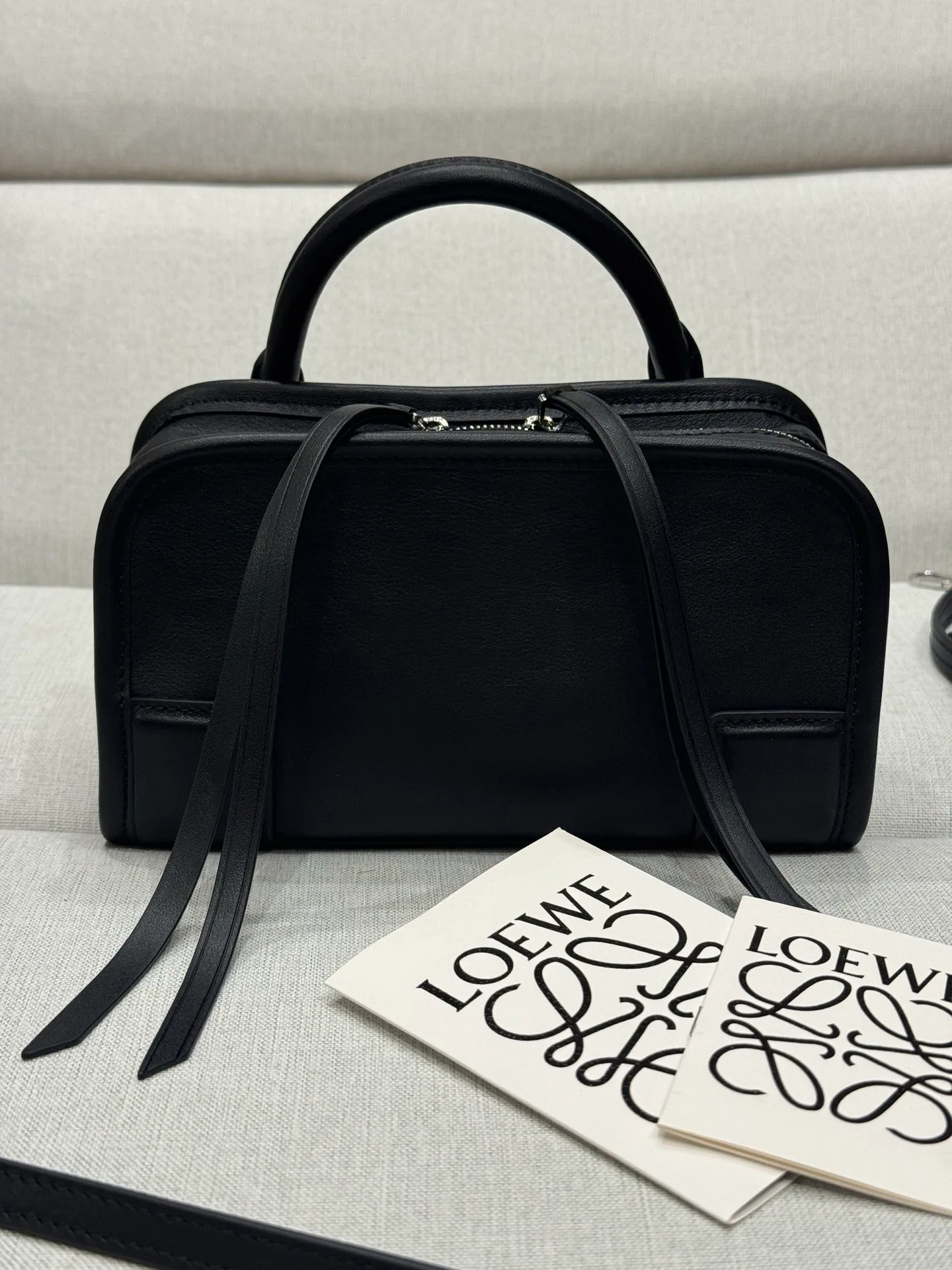Women's Classic Handbags LOEWE 18231887