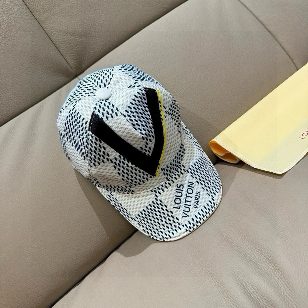 Hats LOUIS VUITTON 17604820