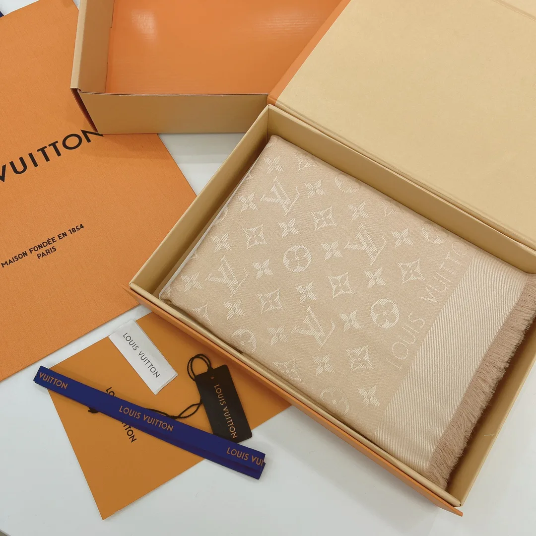Scarves LOUIS VUITTON 18267585