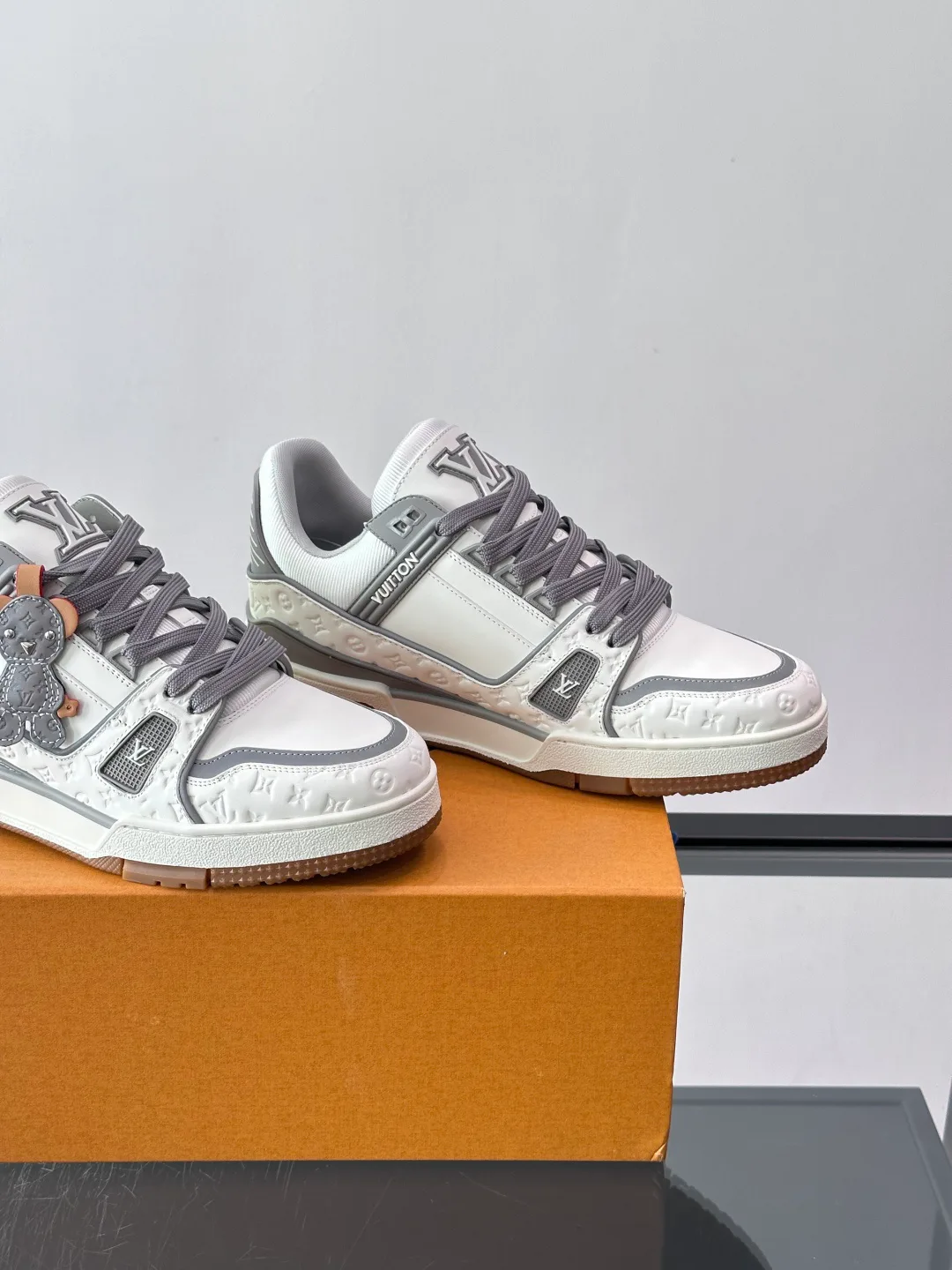 Women's Sneakers LOUIS VUITTON 18102724