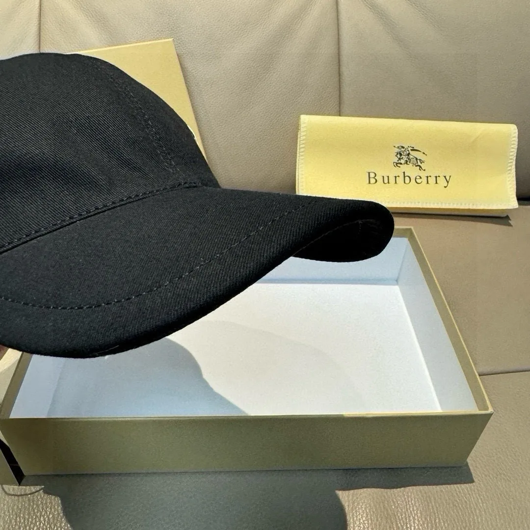 Hats BURBERRY 17604845
