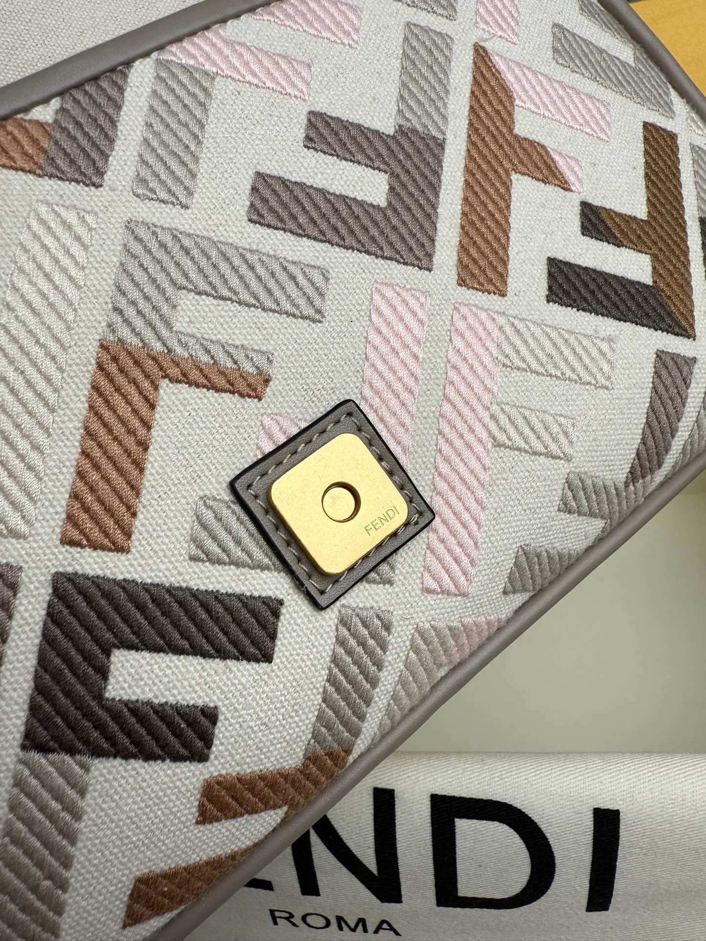 Women's Classic Handbags FENDI 17880639