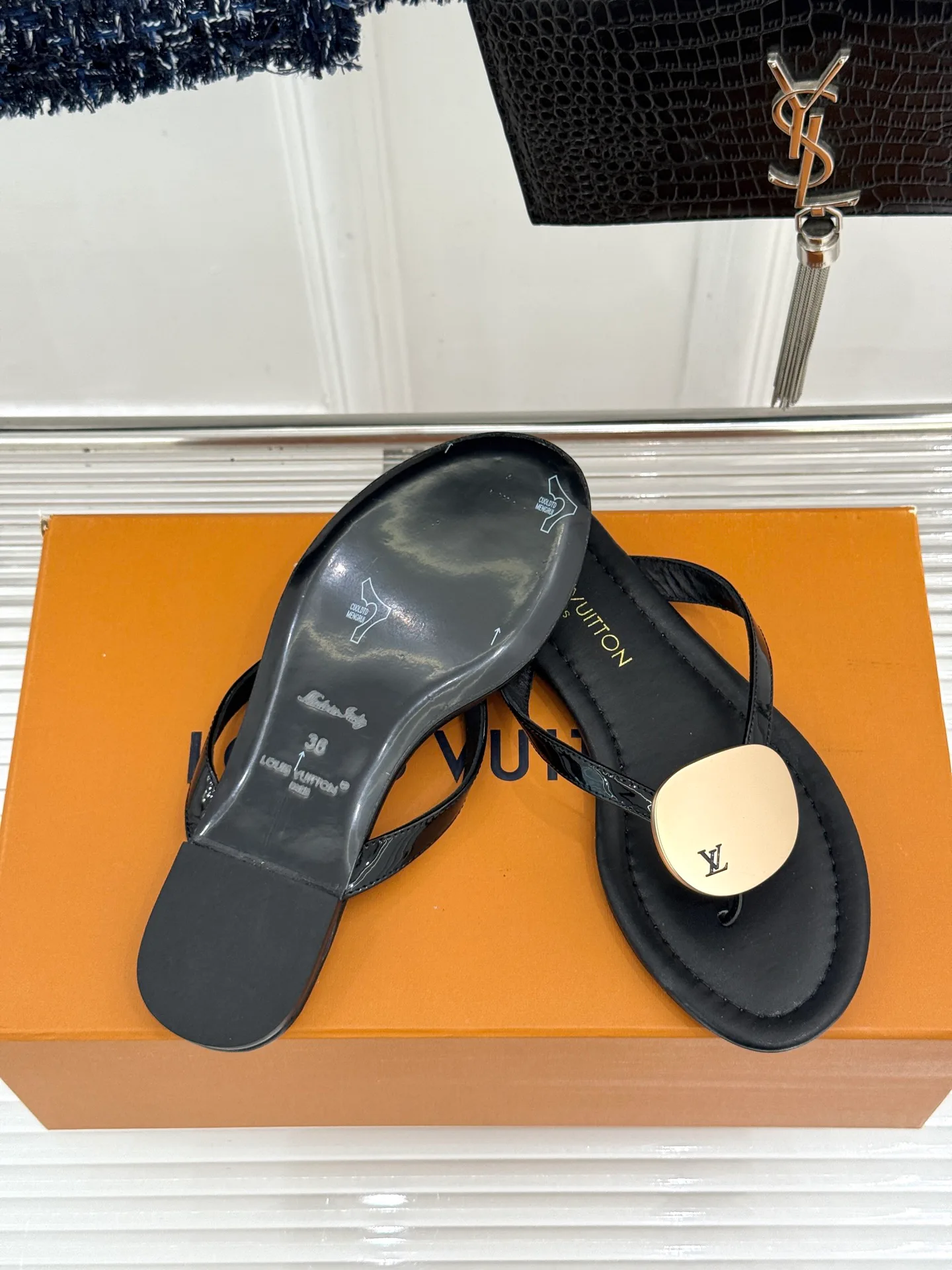 Women's Flip-Flops LOUIS VUITTON 17596991